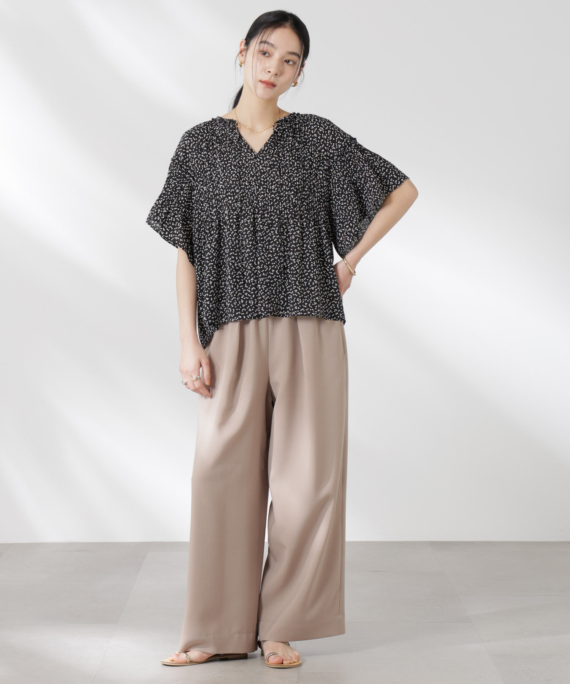 nano･universe「ランダムドットプリーツブラウス」|シャツ・ブラウス|