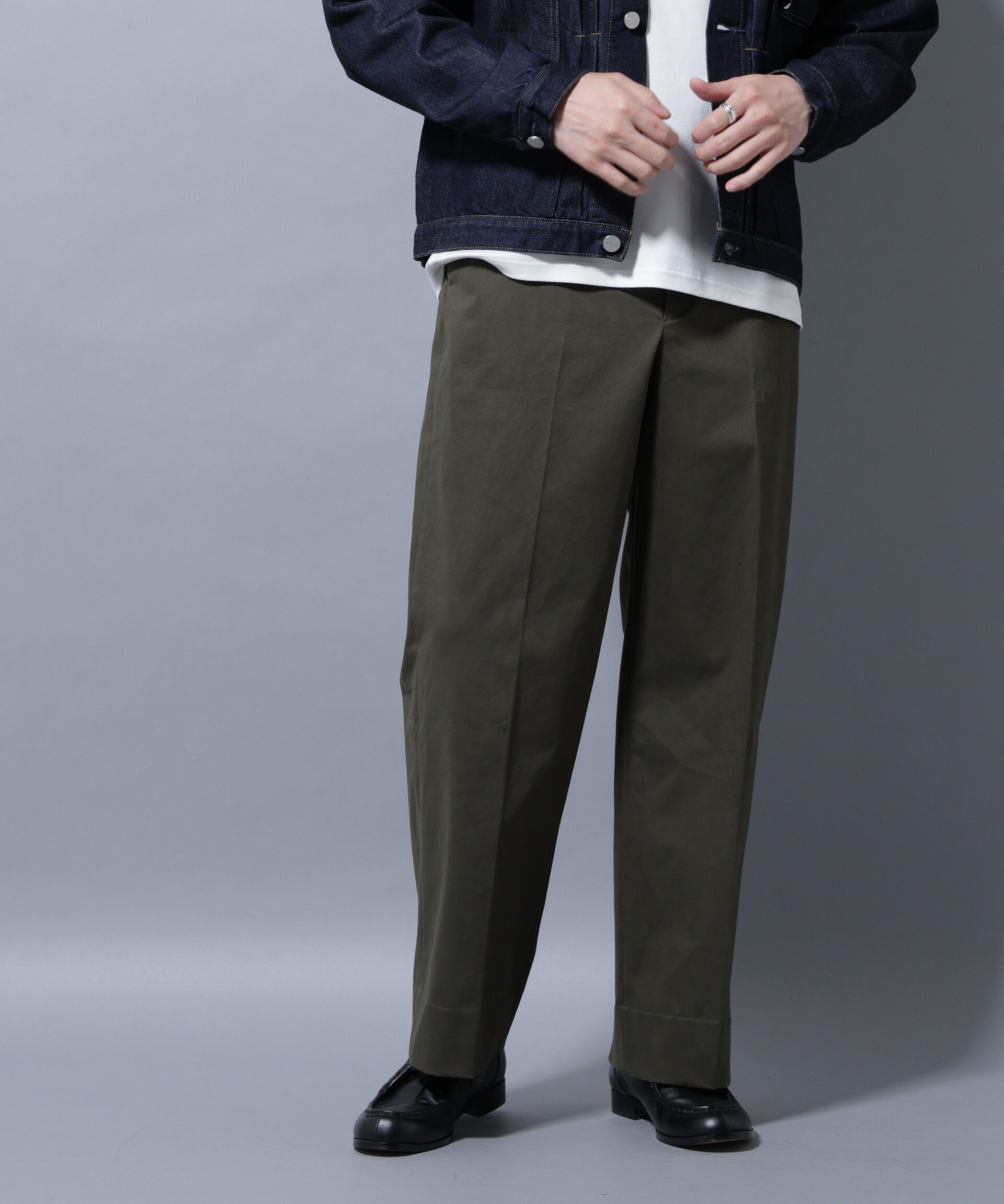 nano･universe「ピーチサテン ストレートフィット トラウザーズ」|チノ|