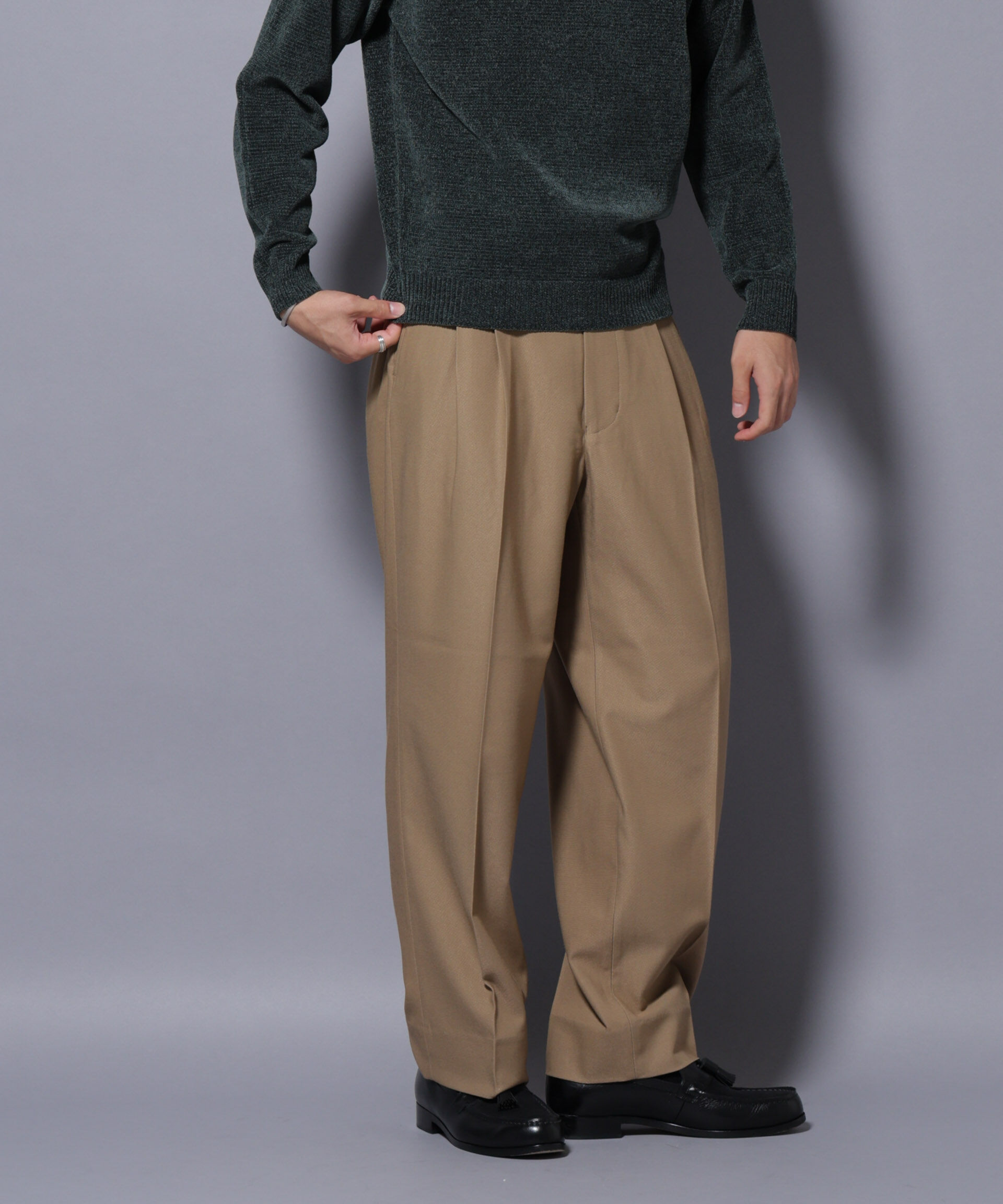 nano･universe「2タックテーパードスラックス」|チノ|ベージュ