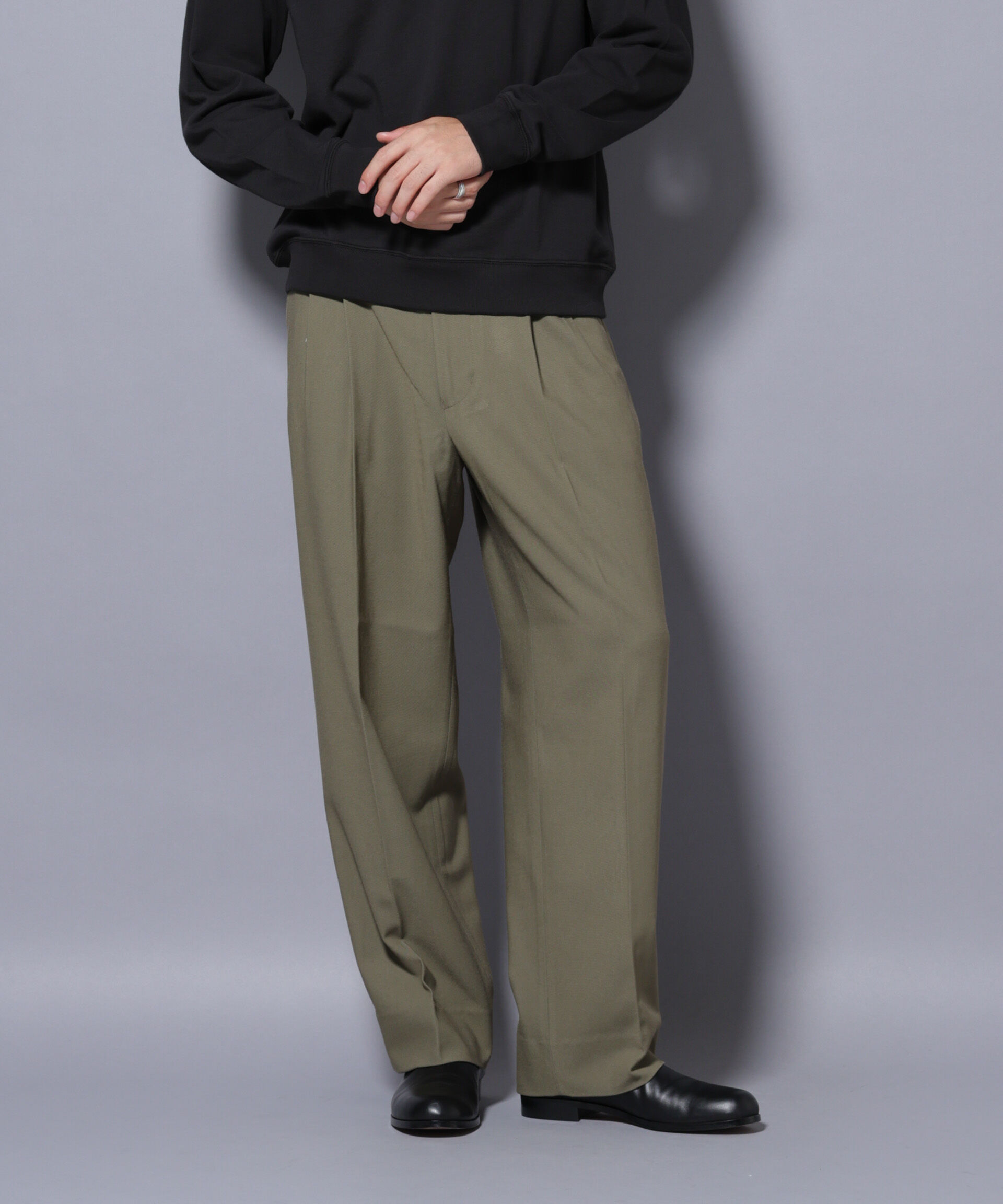 nano･universe「2タックテーパードスラックス」|チノ|