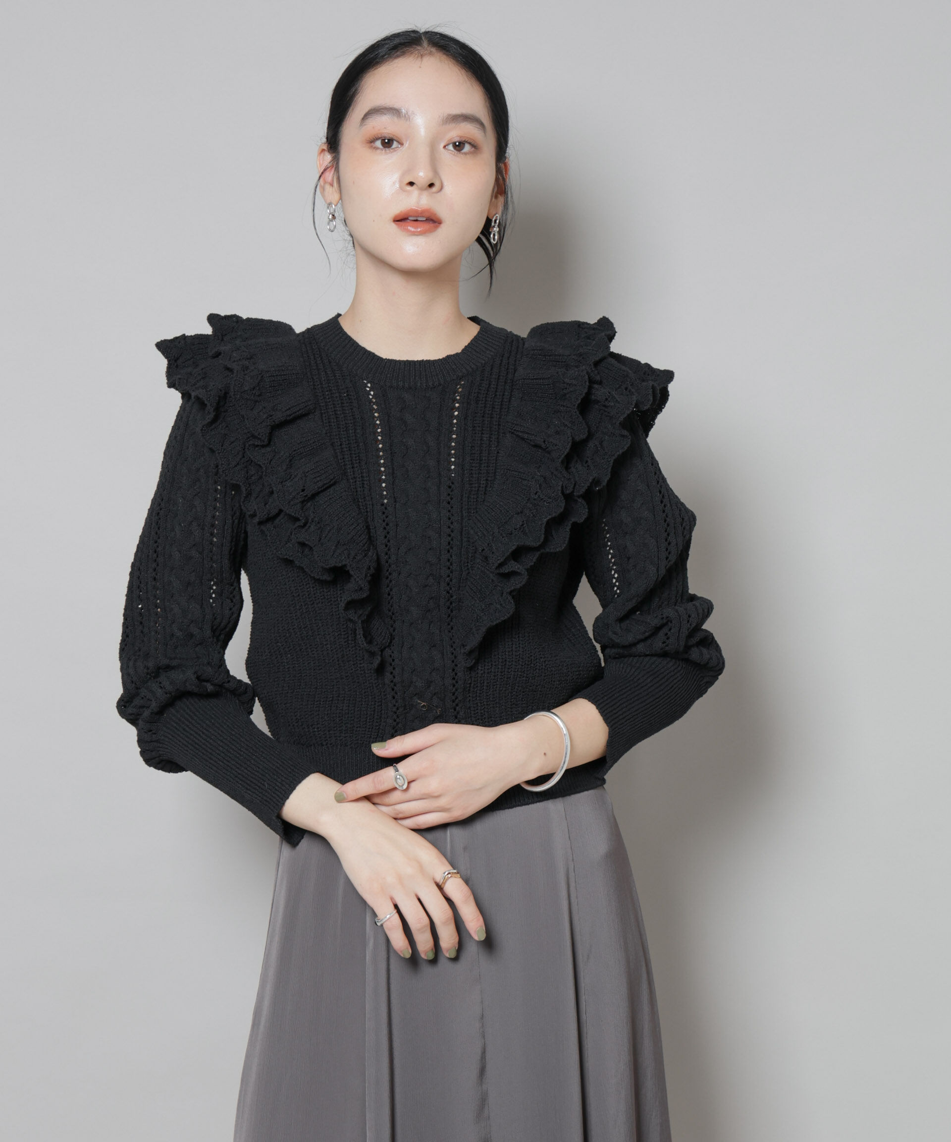 nano･universe「フリルケーブルニットプルオーバー」|ニット・セーター|ブラック