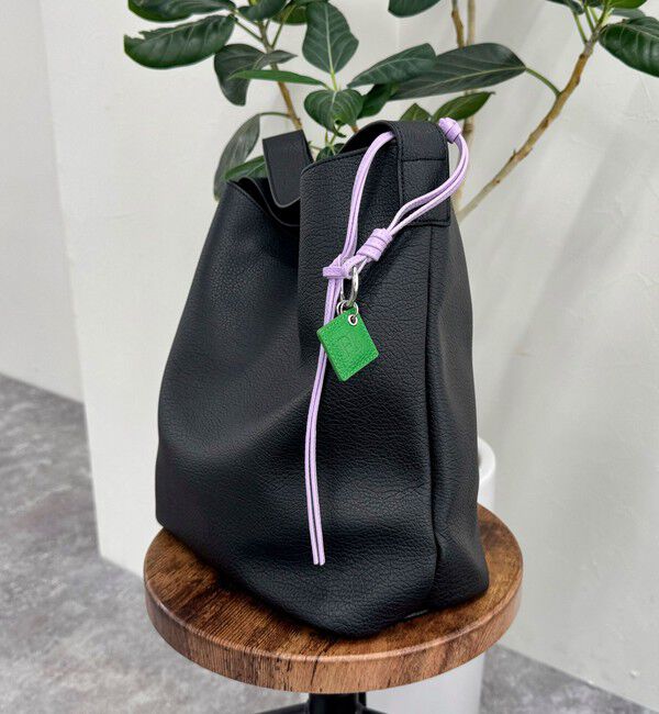 fredy emue「FRロゴ＆タッセルレザーチャーム」|チャーム・キーホルダー|ラベンダー