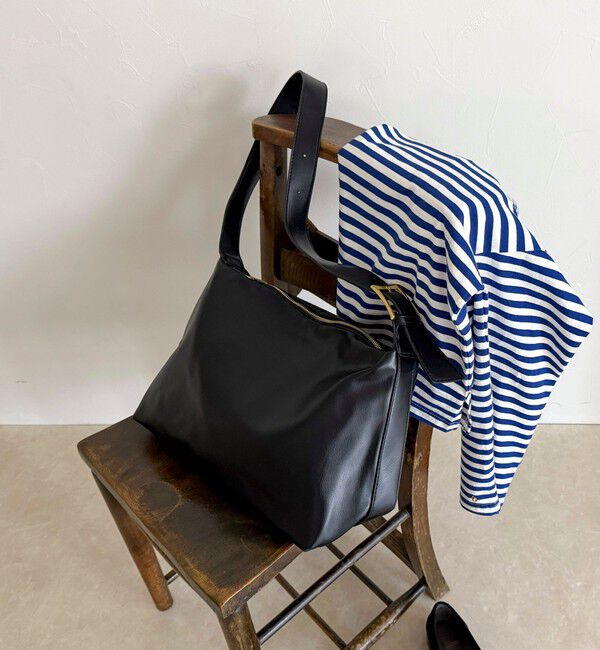 fredy emue「フェイクレザービッグショルダーバッグ」|ショルダー・メッセンジャー|