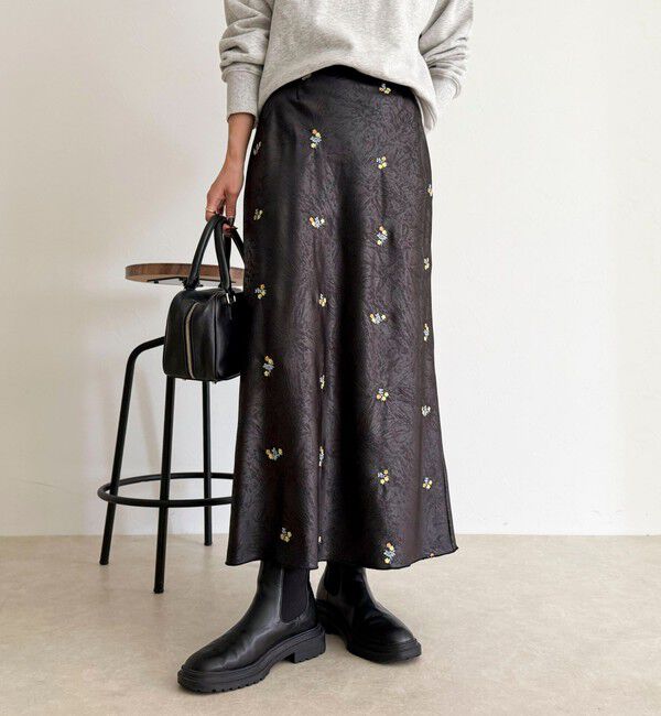 fredy emue「サテンフラワー刺繍スカート」|スカート|