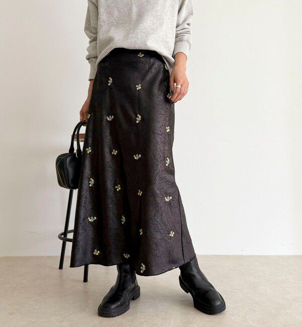 fredy emue「サテンフラワー刺繍スカート」|スカート|