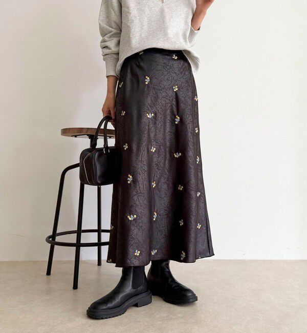 fredy emue「サテンフラワー刺繍スカート」|スカート|