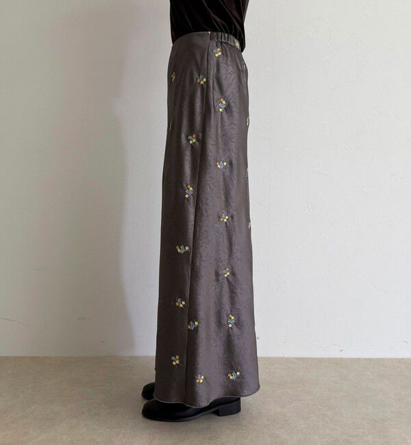 fredy emue「サテンフラワー刺繍スカート」|スカート|