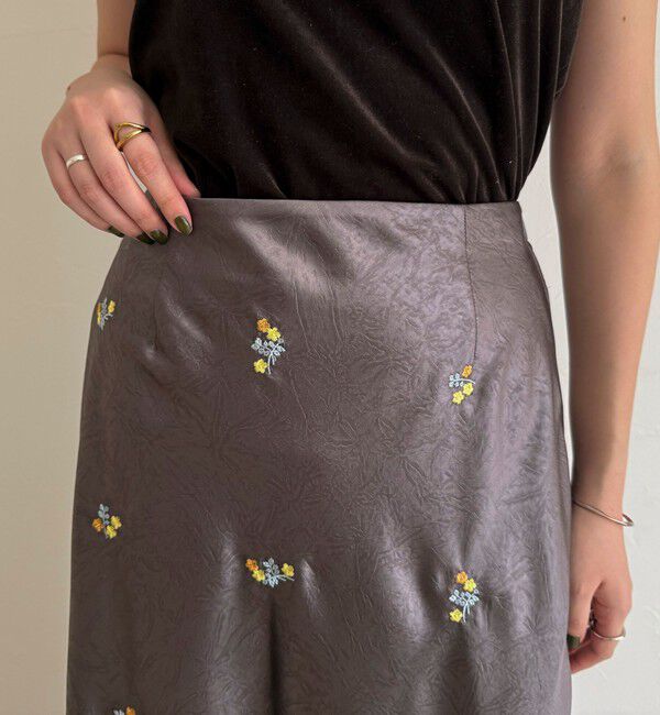 fredy emue「サテンフラワー刺繍スカート」|スカート|