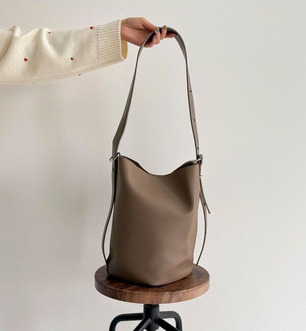 fredy emue「タテ型2wayレザーホーボーバッグ」|ショルダー・メッセンジャー|
