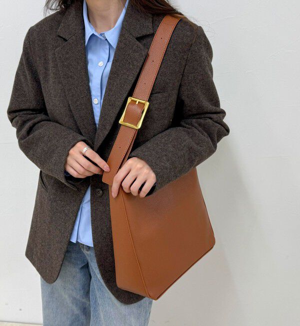 fredy emue「バックルディテールワンショルダーバッグ」|ショルダー・メッセンジャー|キャメル