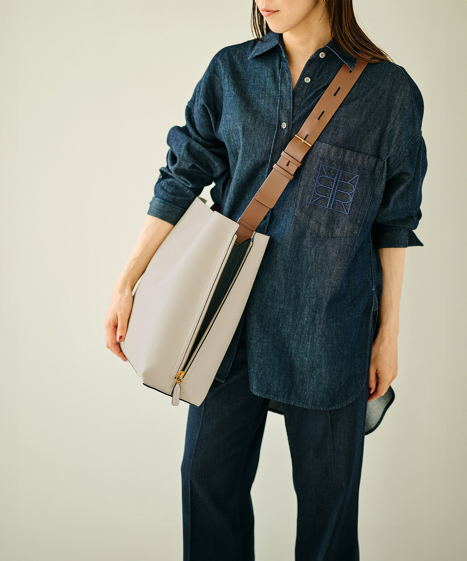 E'POR「【A4対応】【通勤】【E'POR】Y BAG Shoulder Large（サイドジップショルダーバッグ）【WEB限定/一部店舗限」|ショルダー・メッセンジャー|ホワイト系(14)