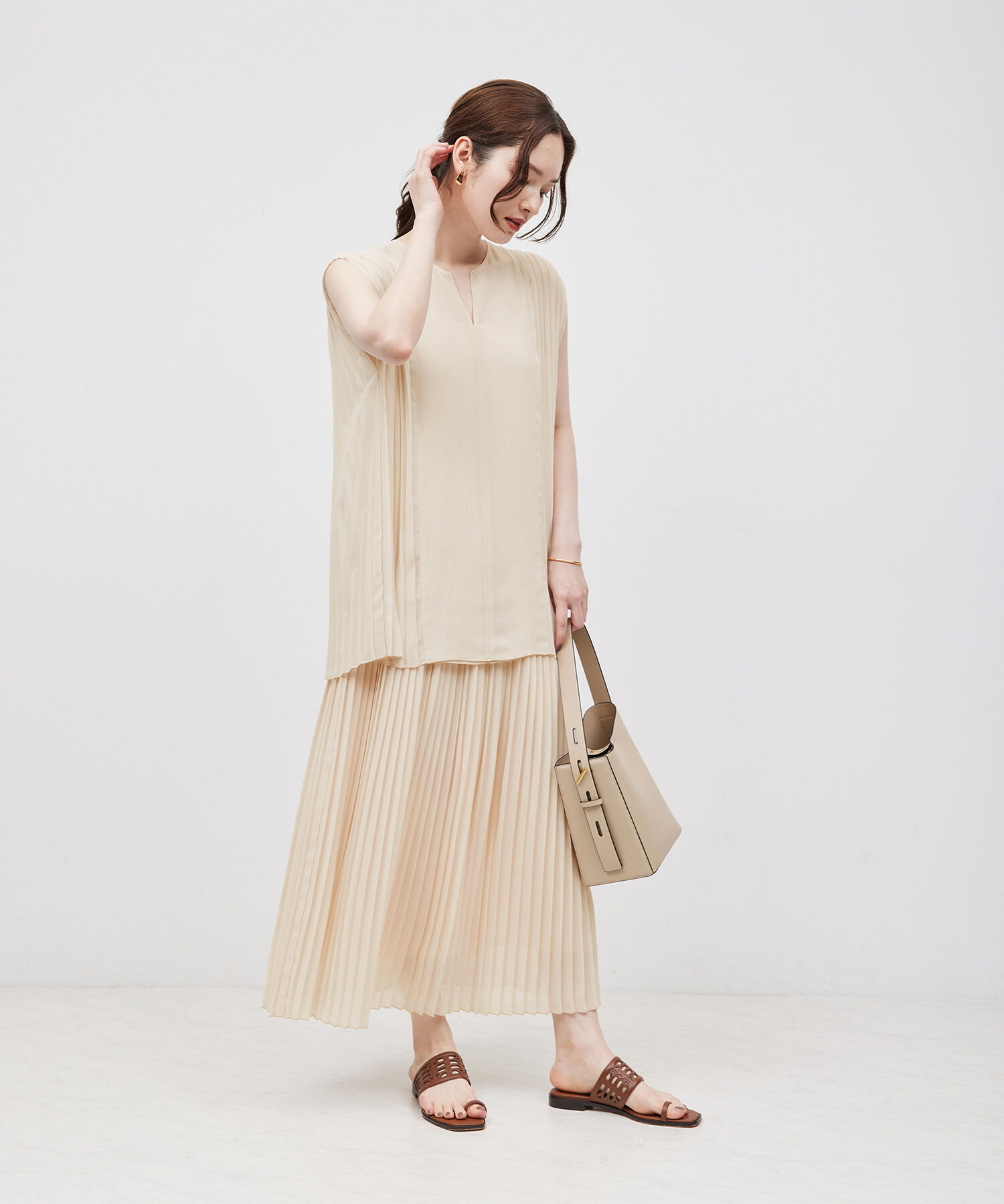 ROPE「プリーツノースリーブブラウス（バイカラー／無地）【メディア掲載】」|シャツ・ブラウス|