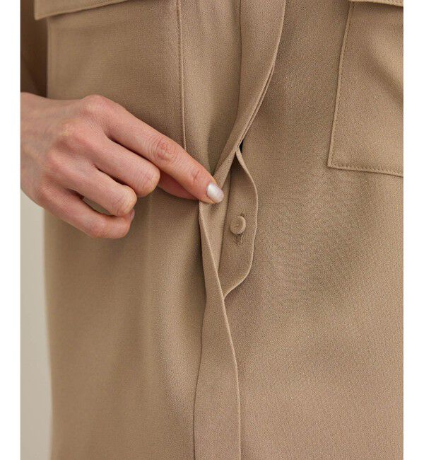 ROPE「【洗える・カセット服】バックサテンフラップブラウス/お仕事・通勤・セットアップ対応【ドラマ着用】」|シャツ・ブラウス|