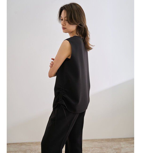 ROPE「【洗える】バックサテンドロストVネックブラウス【WEB・一部店舗限定】」|シャツ・ブラウス|