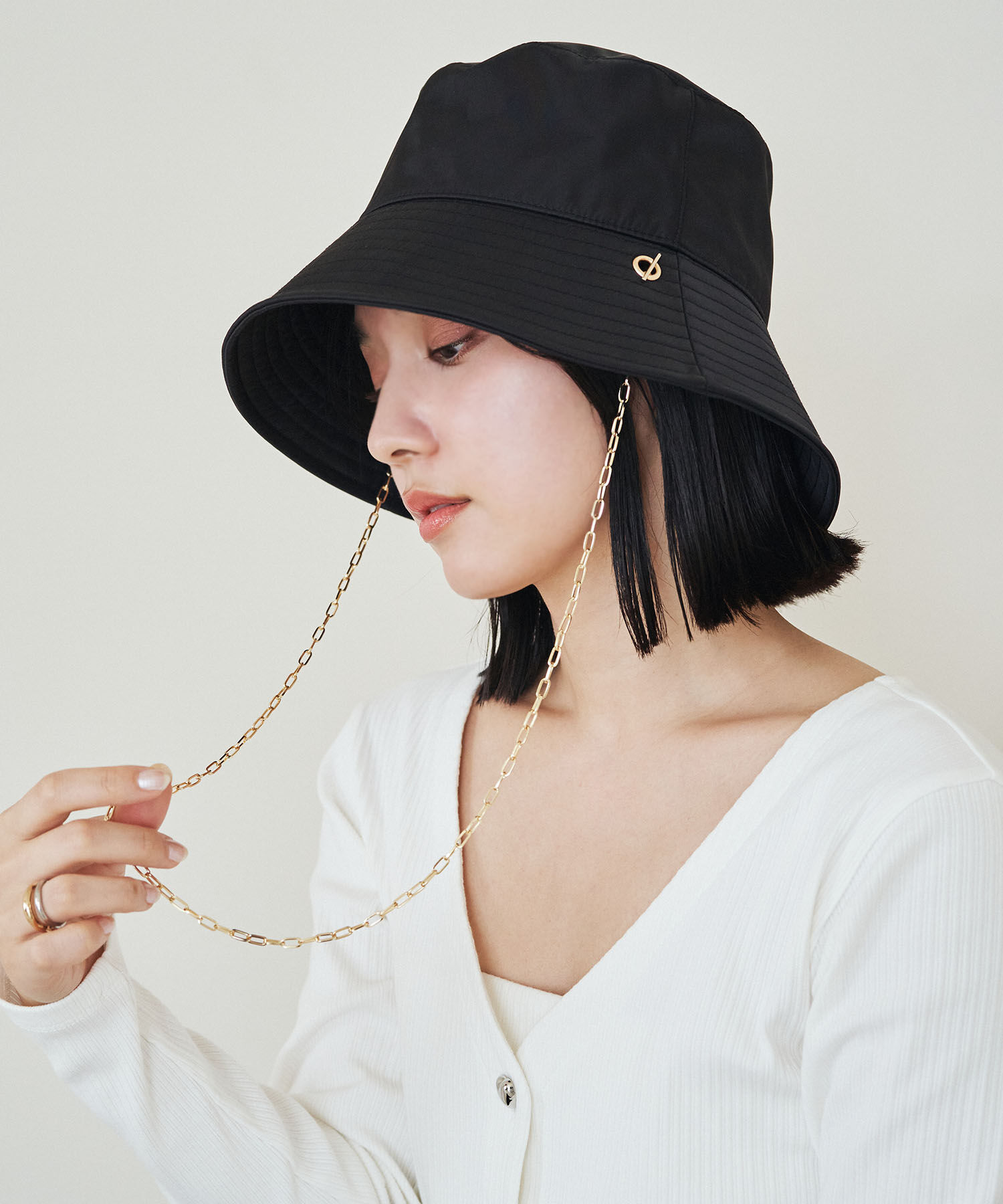 VIS「【吸水速乾】チェーン付つば広バケットハット」|ハット|ブラック(01)