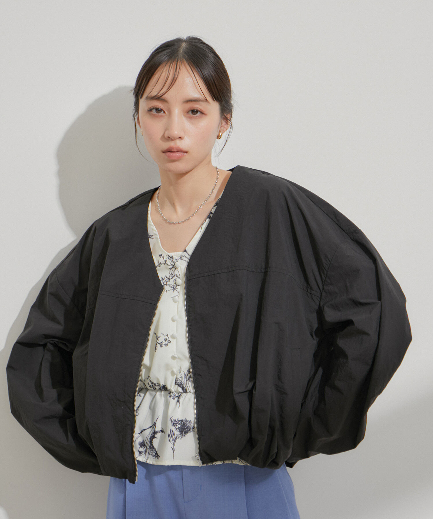 VIS「Vネックボリュームギャザーブルゾン【UVケア・撥水】」|ブルゾン・スタジャン|