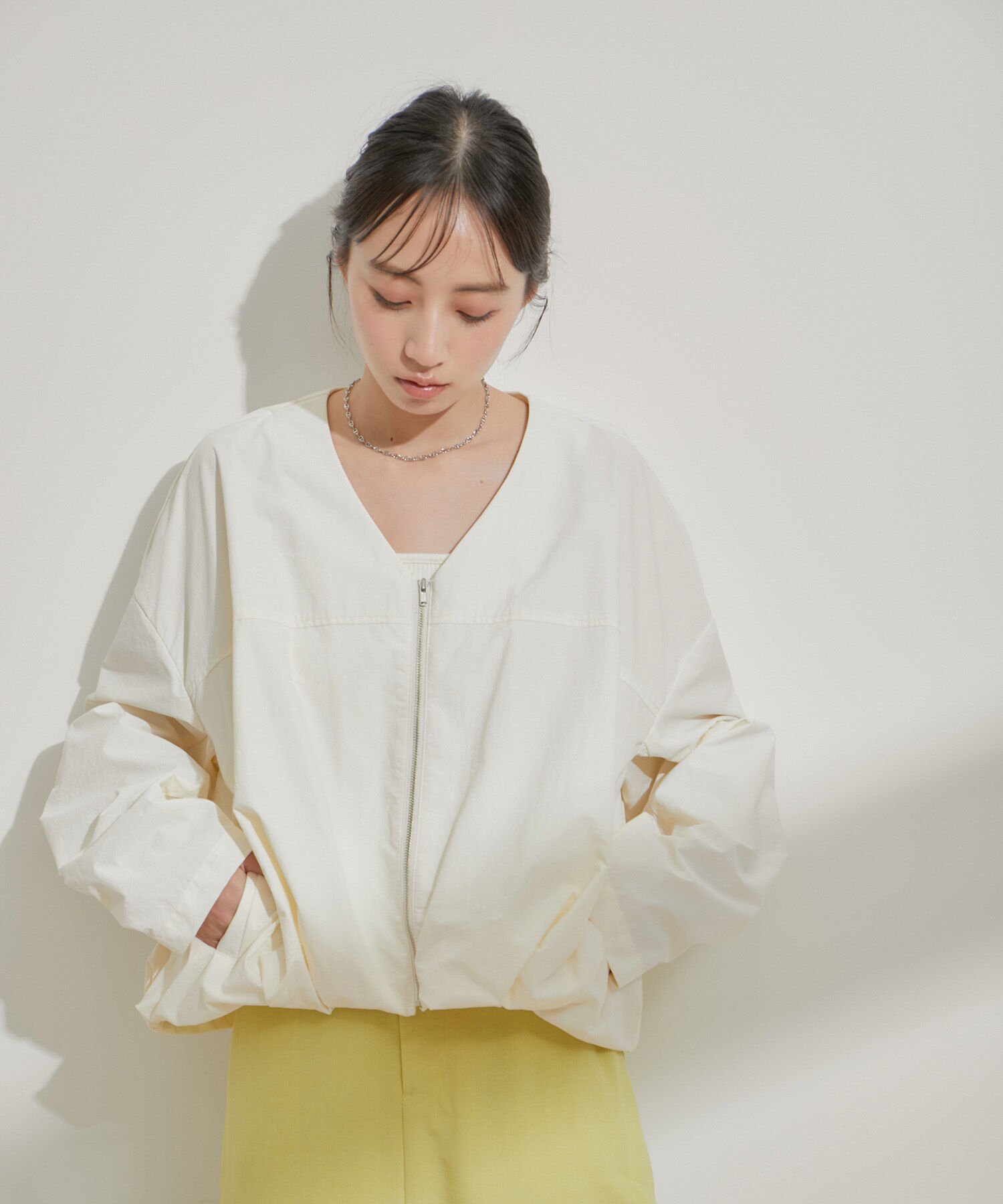 VIS「Vネックボリュームギャザーブルゾン【UVケア・撥水】」|ブルゾン・スタジャン|