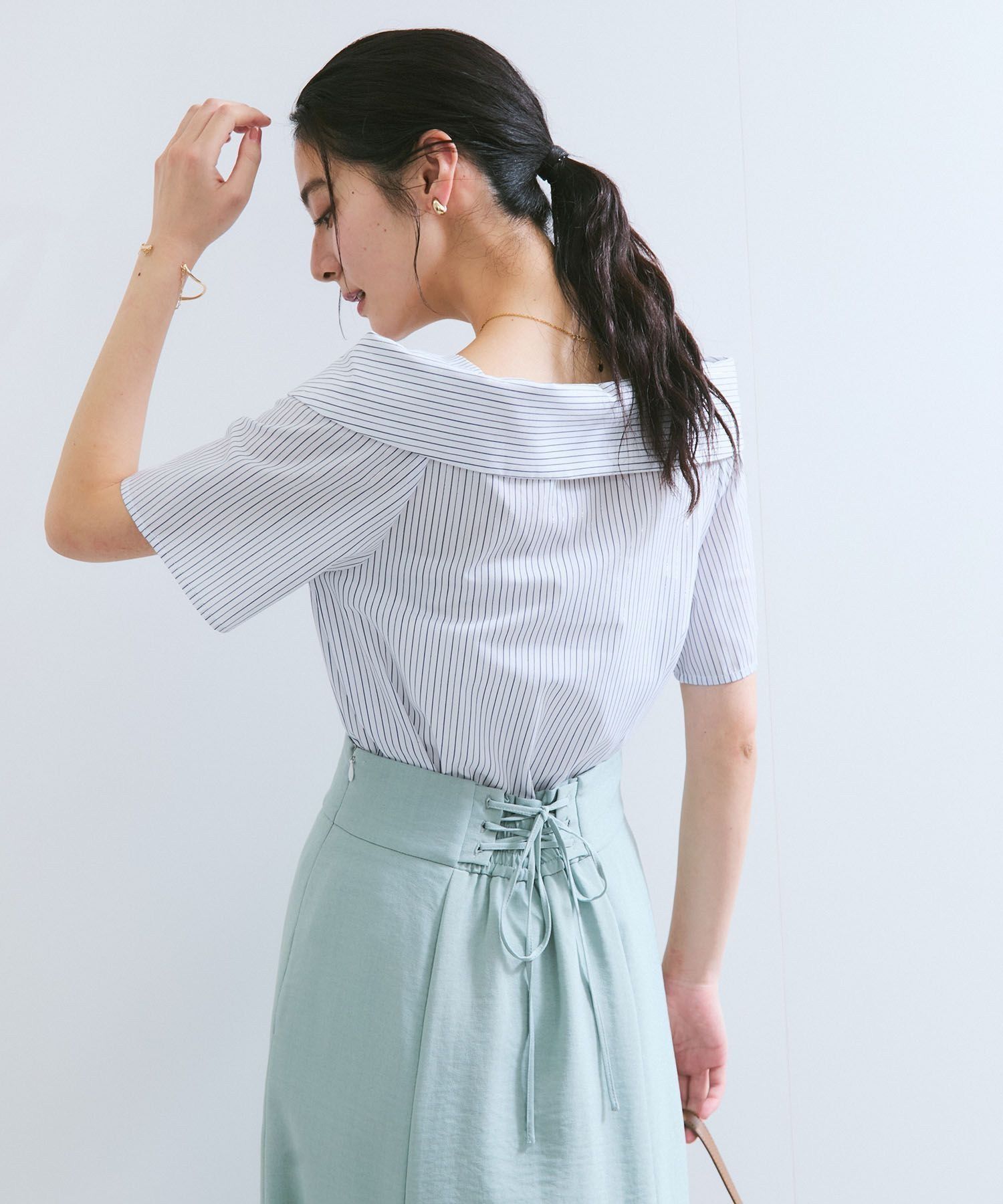 VIS「【防シワ】ラメミックスオフショルダー風ストライプシャツ」|シャツ・ブラウス|