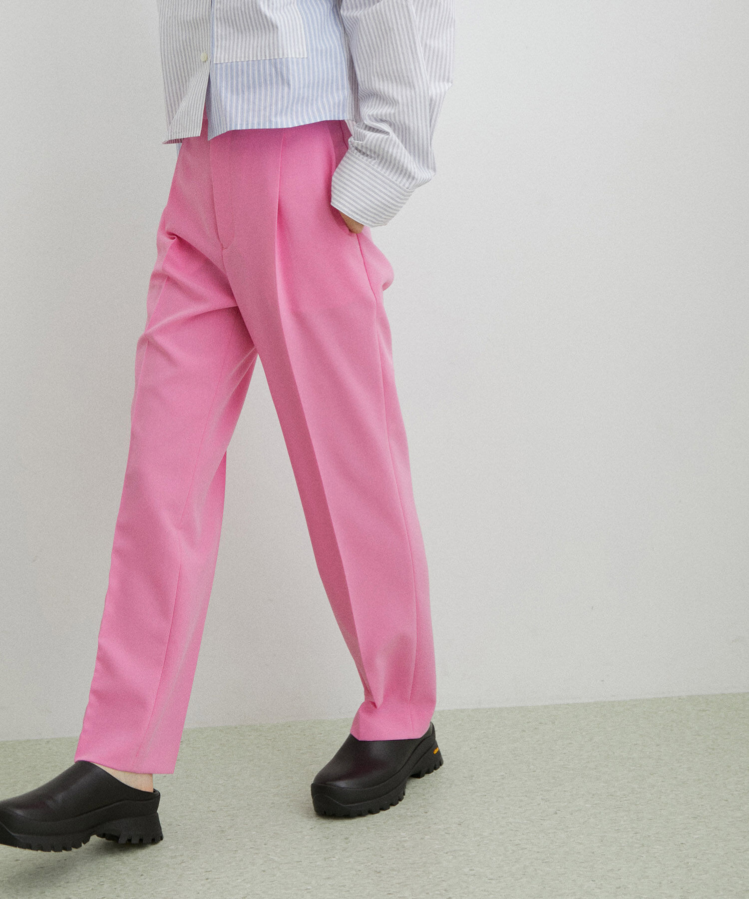 ADAM ET ROPE'「【サステナブル】スリムスラックス」|スラックス|ピンク系(65)