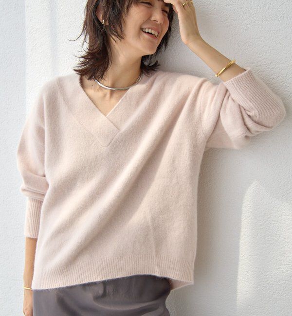  「【華やかな印象に】ヘアリーヤーン深Vネックニット」|ニット・セーター|ピンク
