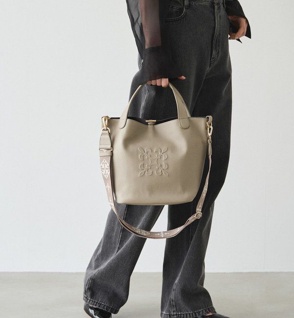  「エンボスモノグラム2WAYタウントートバッグ」|トートバッグ|