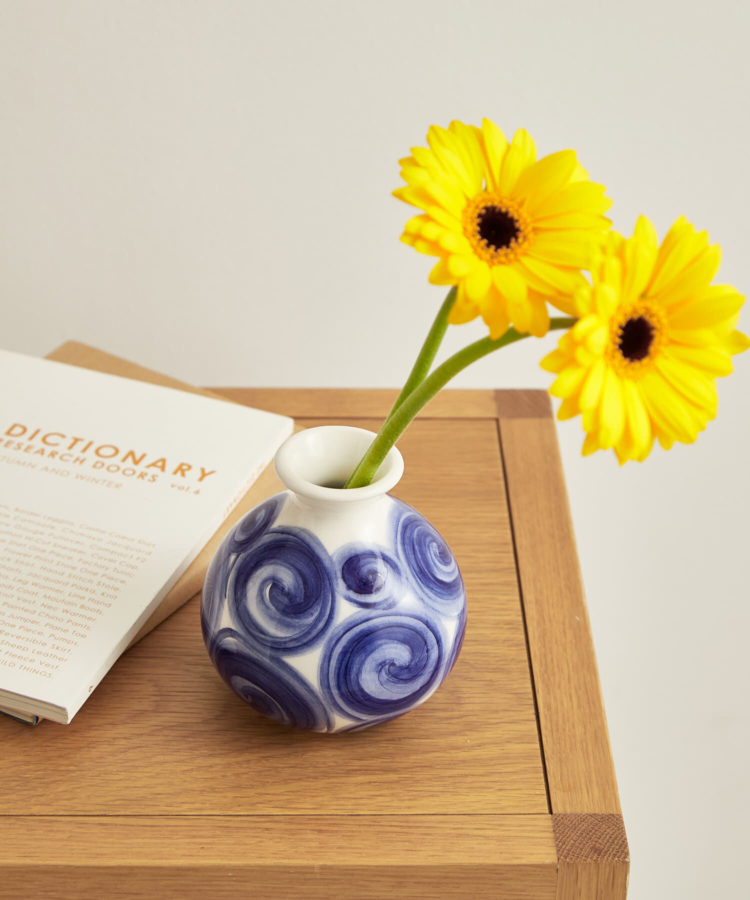 URBAN RESEARCH DOORS「KAHLER　Tulle ベース (ブルー) H10.5cm」|フラワーベース|