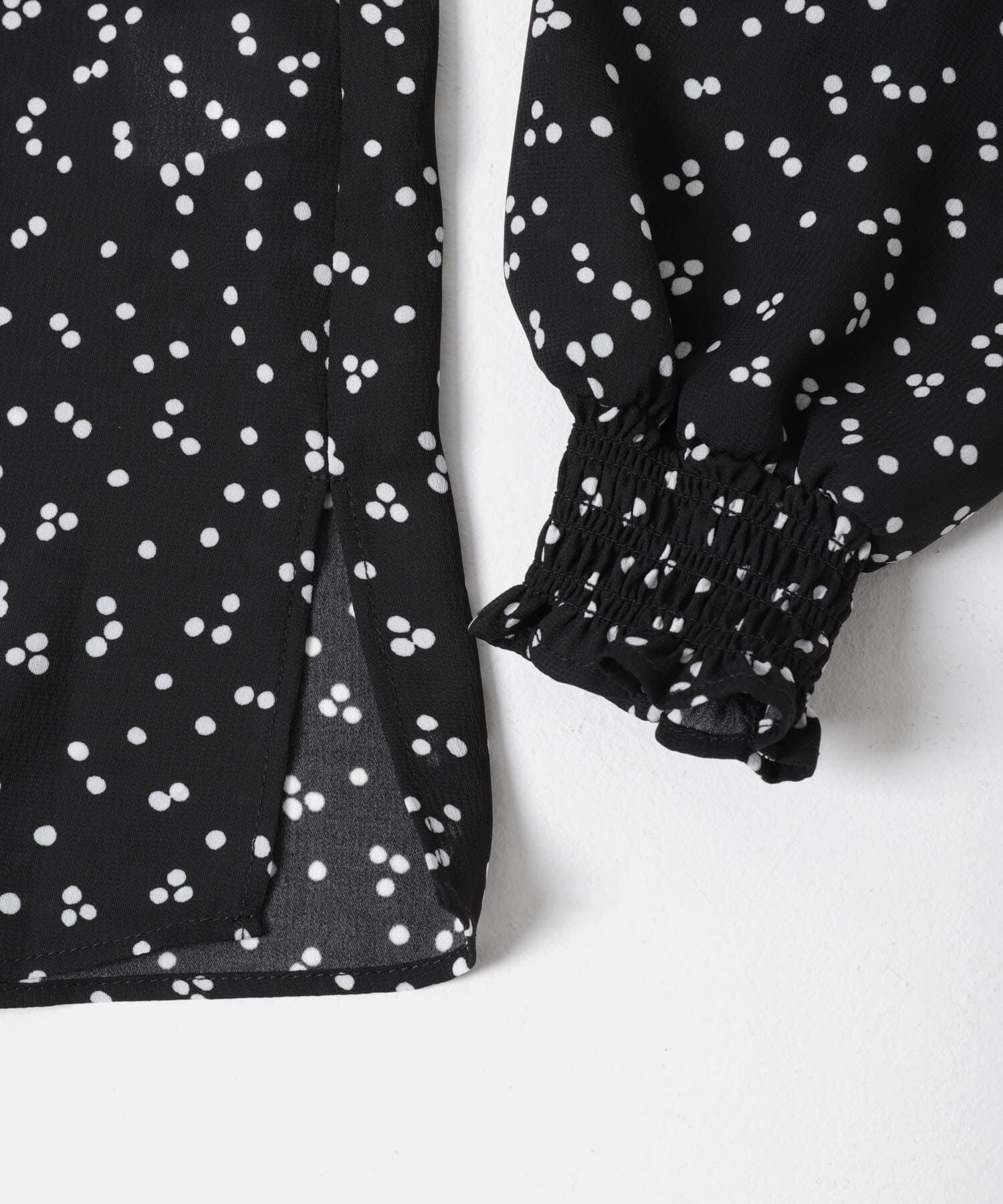 URBAN RESEARCH ROSSO「『WEB/一部店舗限定』ウォッシャブルランダムドットブラウス」|シャツ・ブラウス|