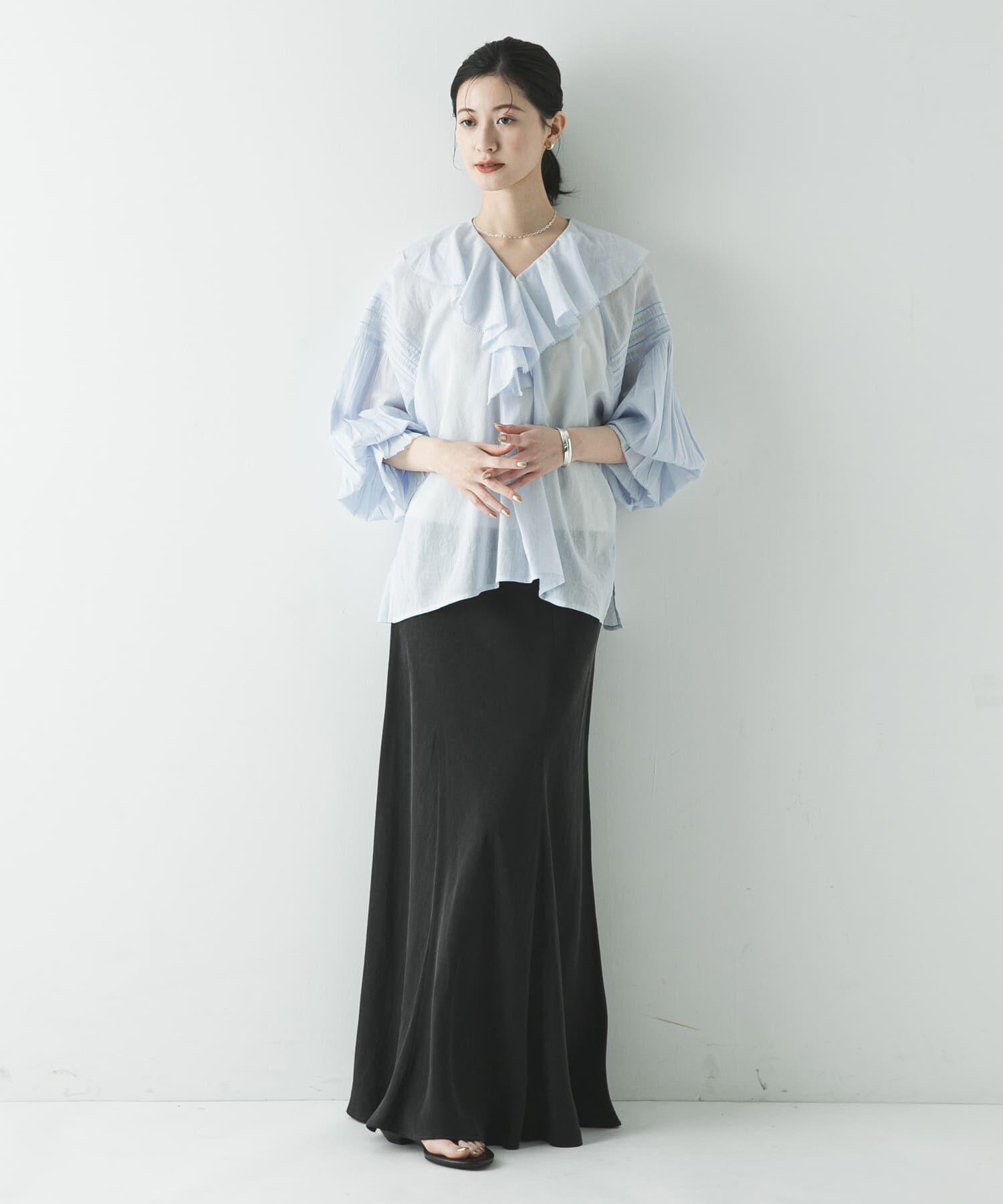 URBAN RESEARCH「『一部WEB限定カラー』コットンボイルラッフルブラウス」|シャツ・ブラウス|