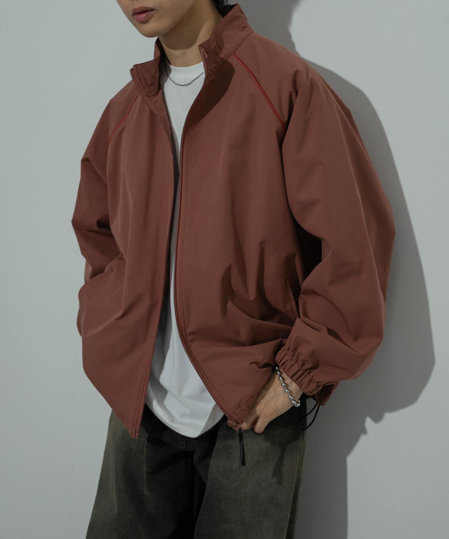 SENSE OF PLACE by URBAN RESEARCH「『セットアップ対応』パイピングスタンドブルゾン」|ブルゾン・スタジャン|バーガンディー