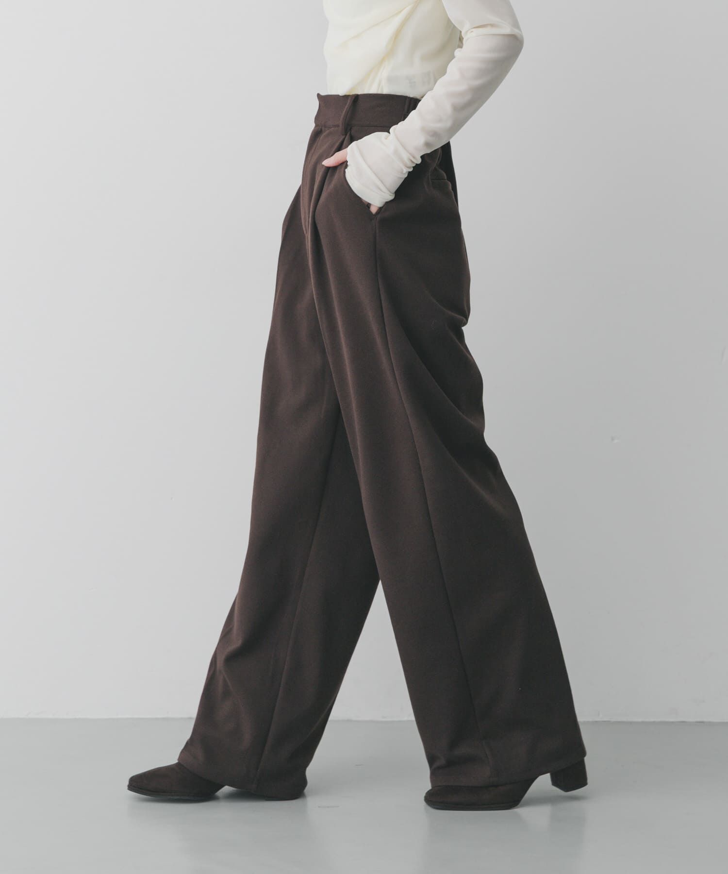 SENSE OF PLACE by URBAN RESEARCH「『BLACK, TALLサイズ/WEB限定』ジャージーストレートスラックス」|その他|ブラウン