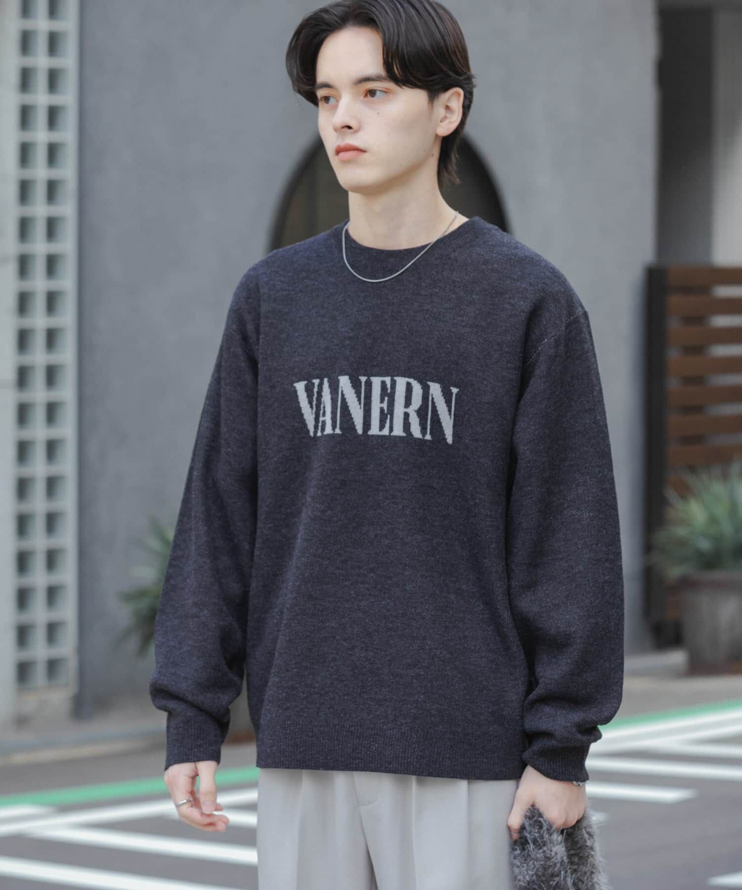 SENSE OF PLACE by URBAN RESEARCH「ロゴグラフィッククルーネックニット」|ニット・セーター|