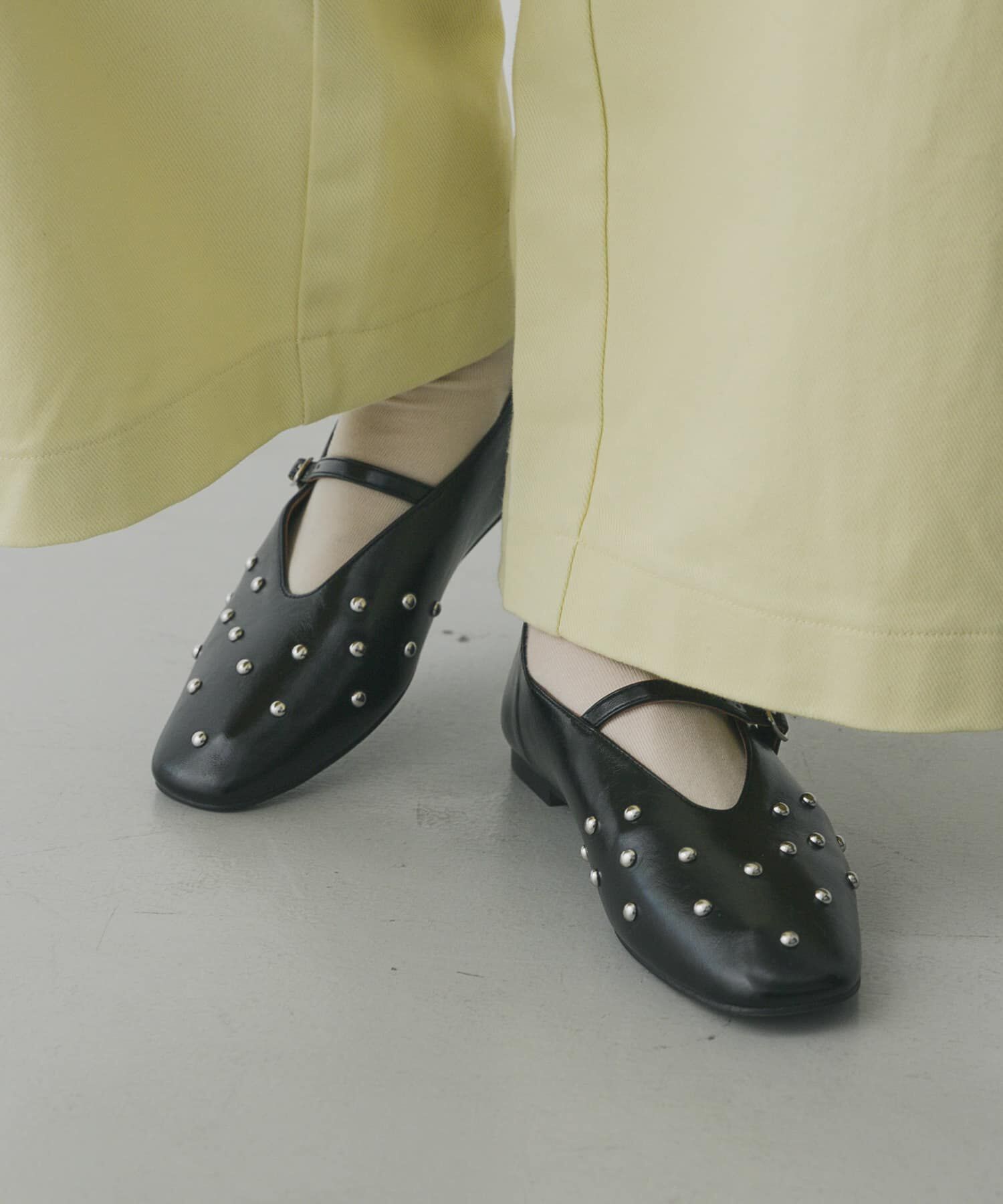 SENSE OF PLACE by URBAN RESEARCH「スタッズフラットシューズ」|パンプス|ブラック