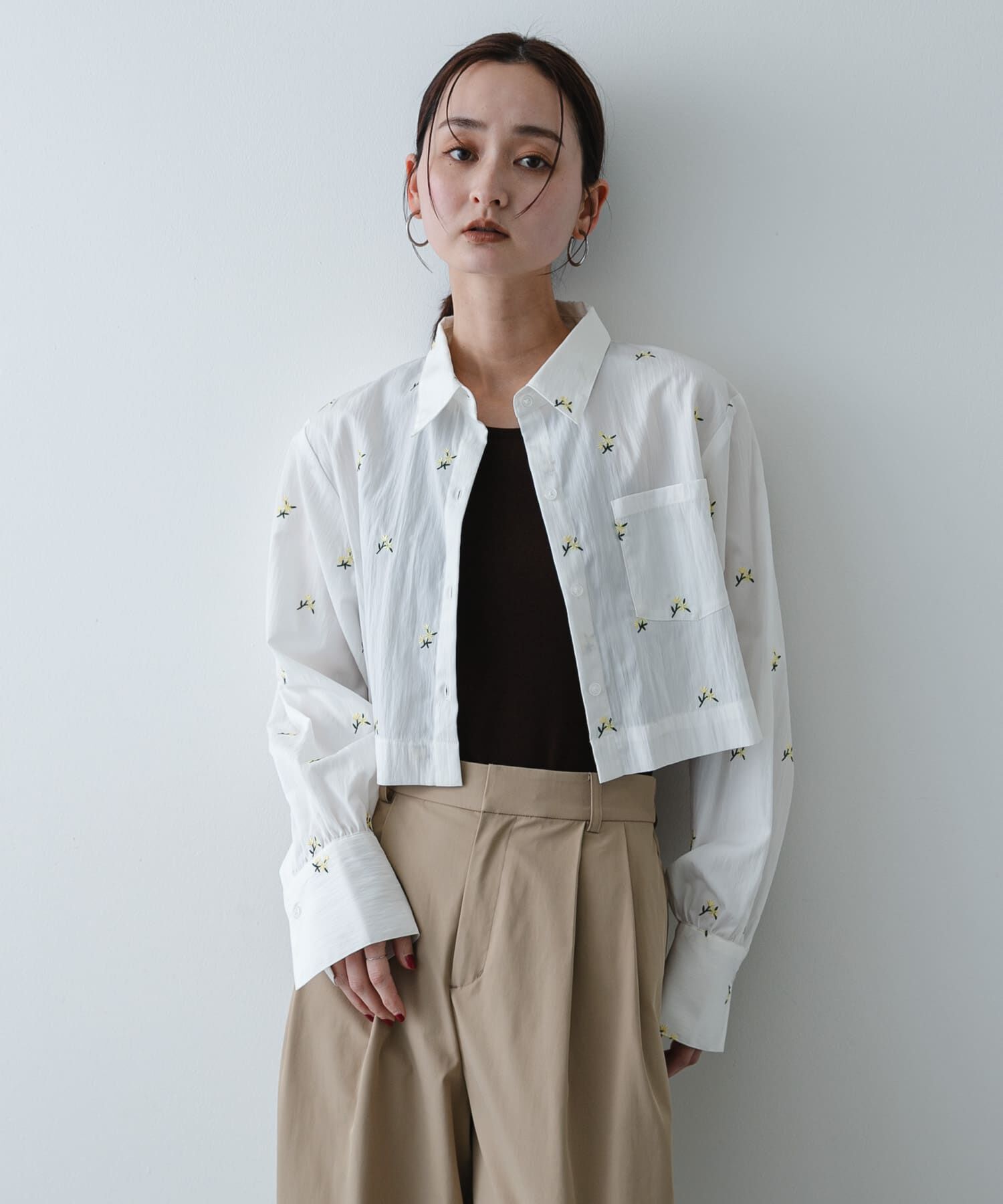 SENSE OF PLACE by URBAN RESEARCH「フラワーエンブロイダリークロップドシャツ」|シャツ・ブラウス|