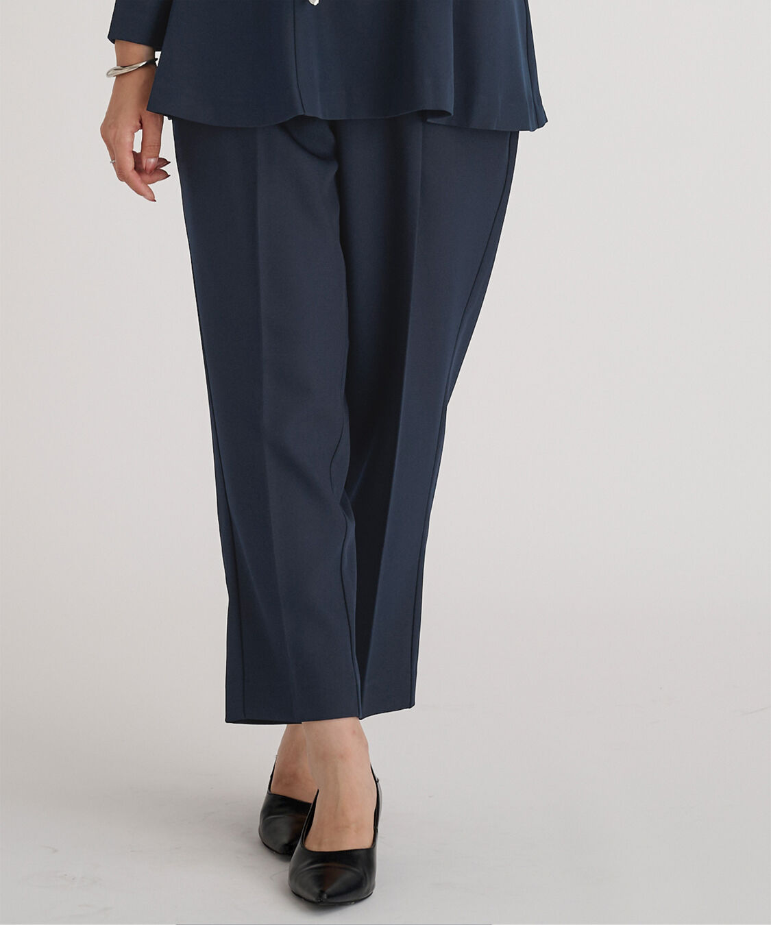 ur's「1タックセンタープレスコクーンパンツ」|スラックス|