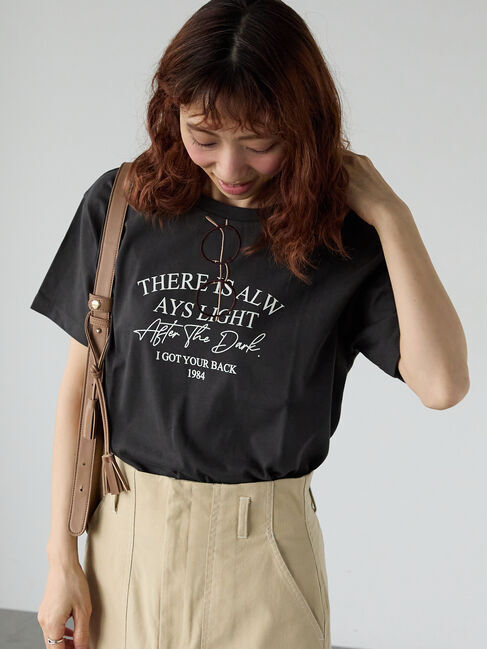 Lugnoncure「メガネ刺繍Tシャツ」|Tシャツ・カットソー|チャコールグレー