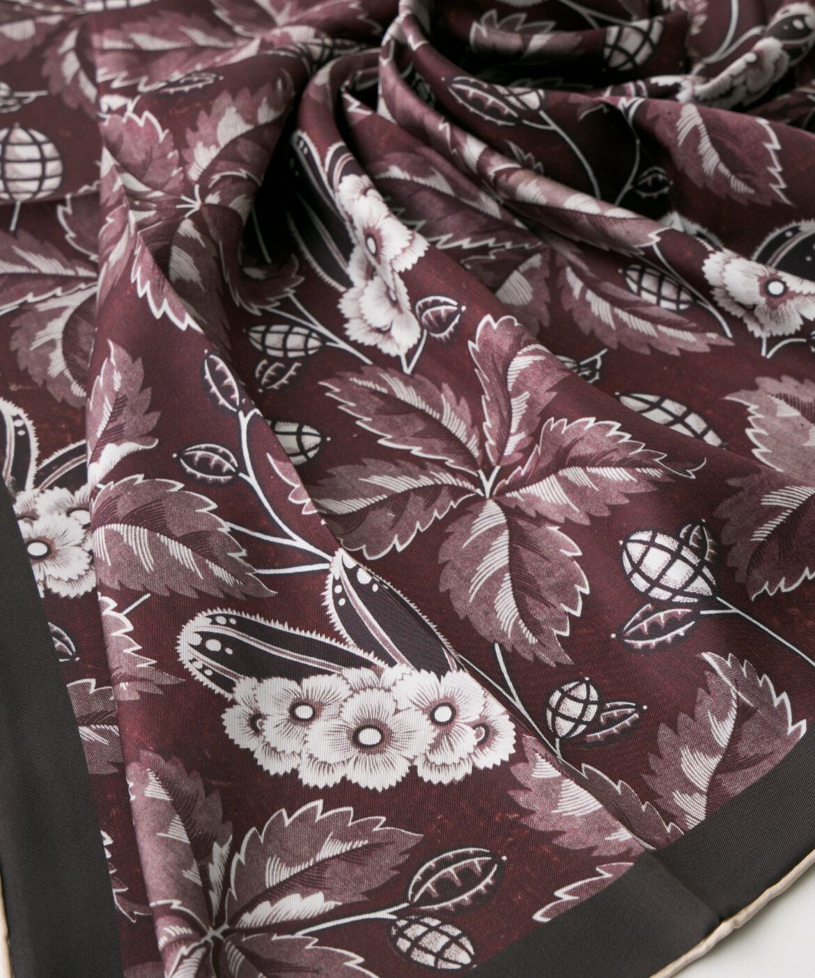 INED「《SUPERIOR CLOSET》Classical Bordeaux Bloom Scarf《Tapis Noir》」|バンダナ・スカーフ|