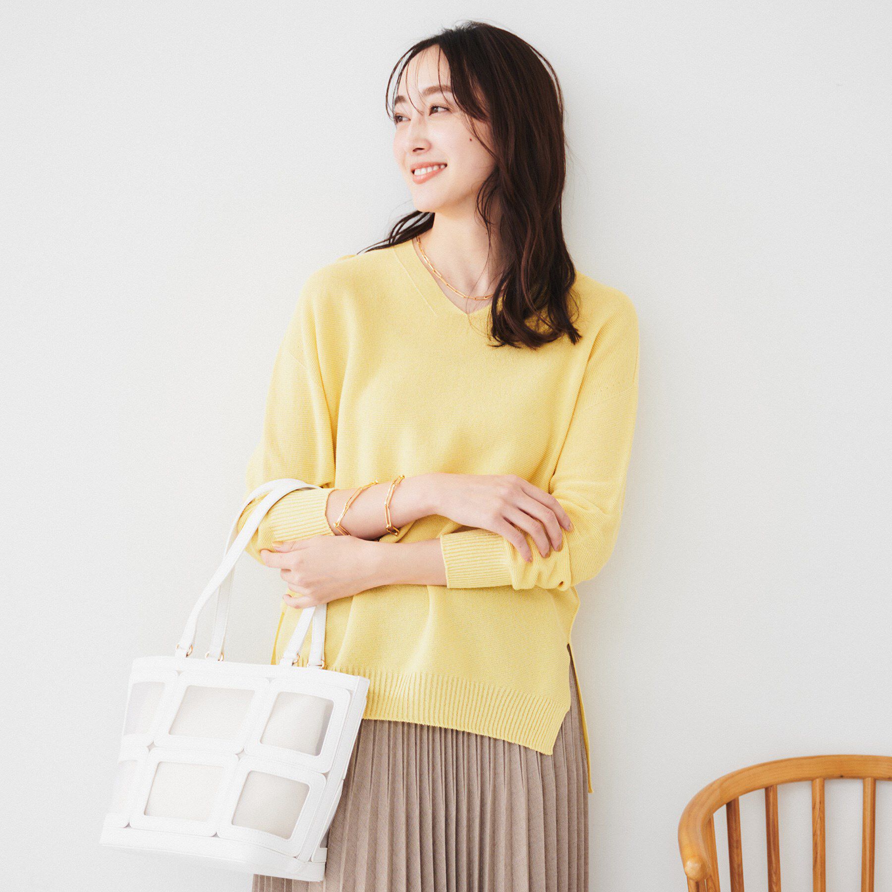 UNTITLED「【体型カバー/清涼感】サイドスリット Vネックニット」|ニット・セーター|