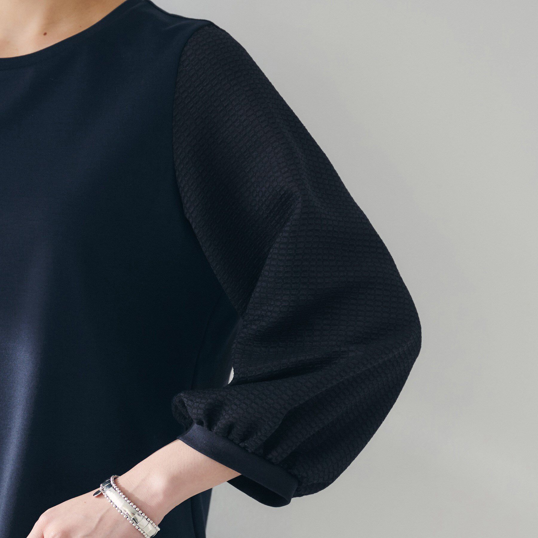 UNTITLED「【二の腕カバー/オンオフ】袖シアー ドッキングプルオーバー」|Tシャツ・カットソー|