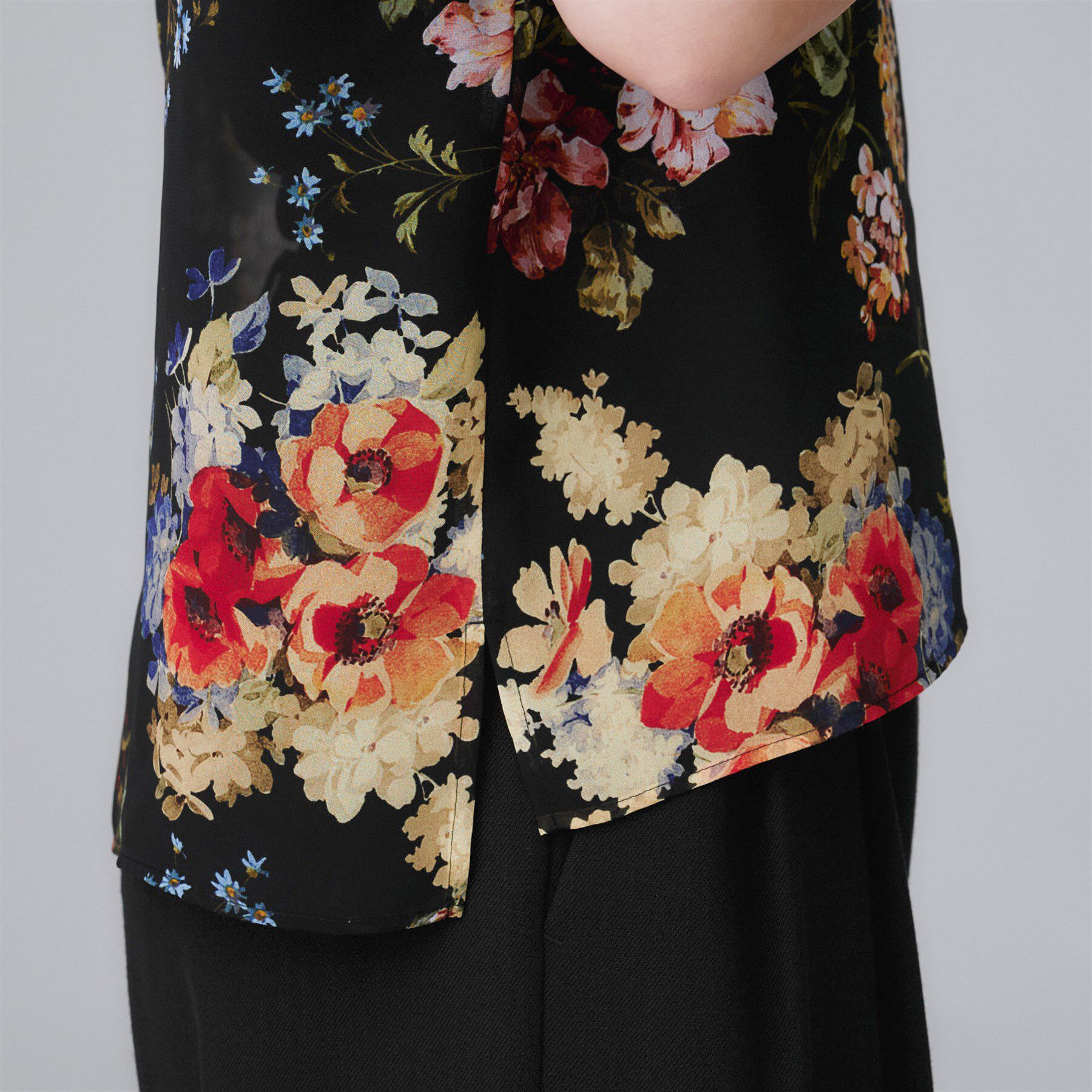 UNTITLED「【セットアップ可/花柄エレガント】アンティークフラワー柄ブラウス」|シャツ・ブラウス|