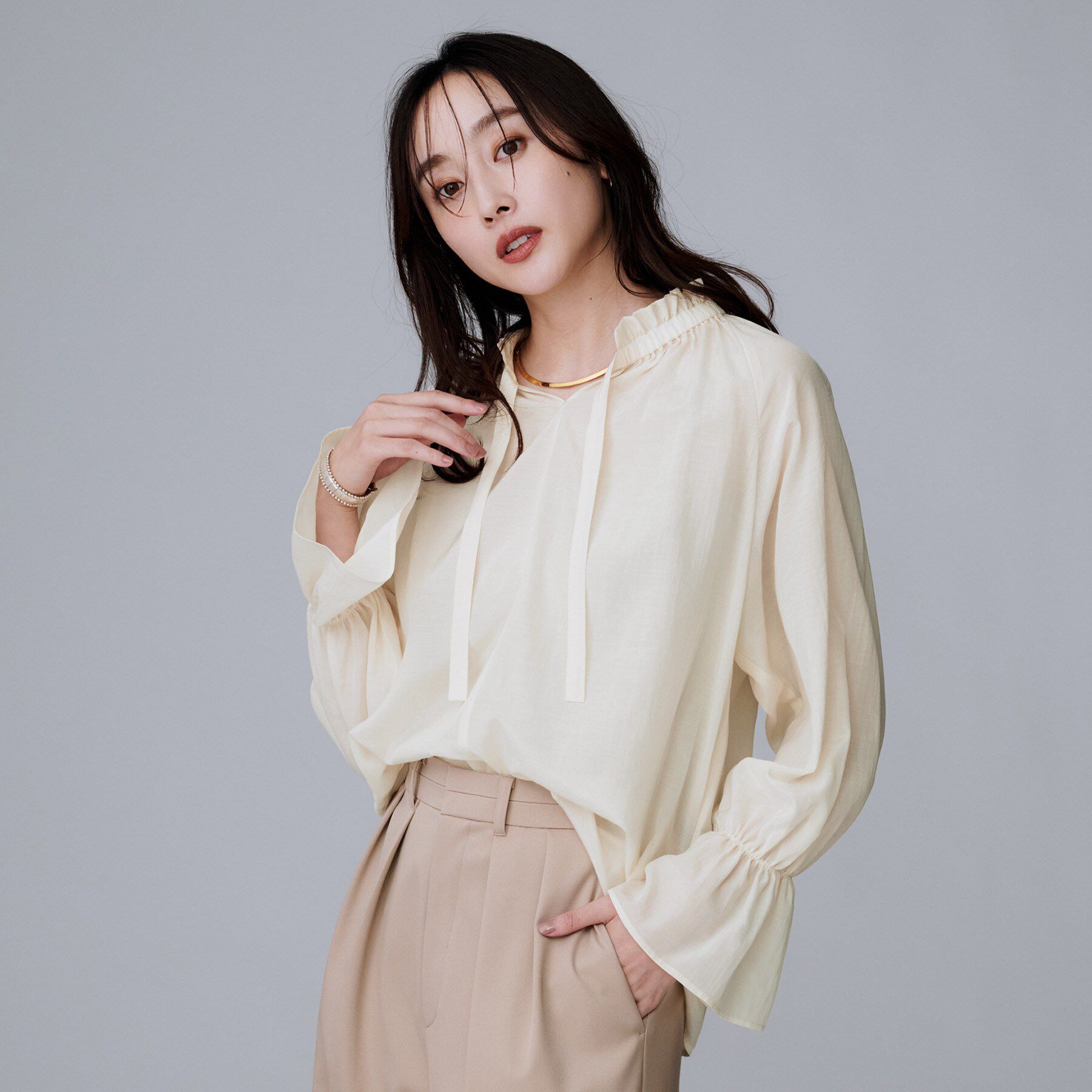 UNTITLED「【キャンディスリーブ/エレガント】フリルギャザーネックブラウス」|シャツ・ブラウス|