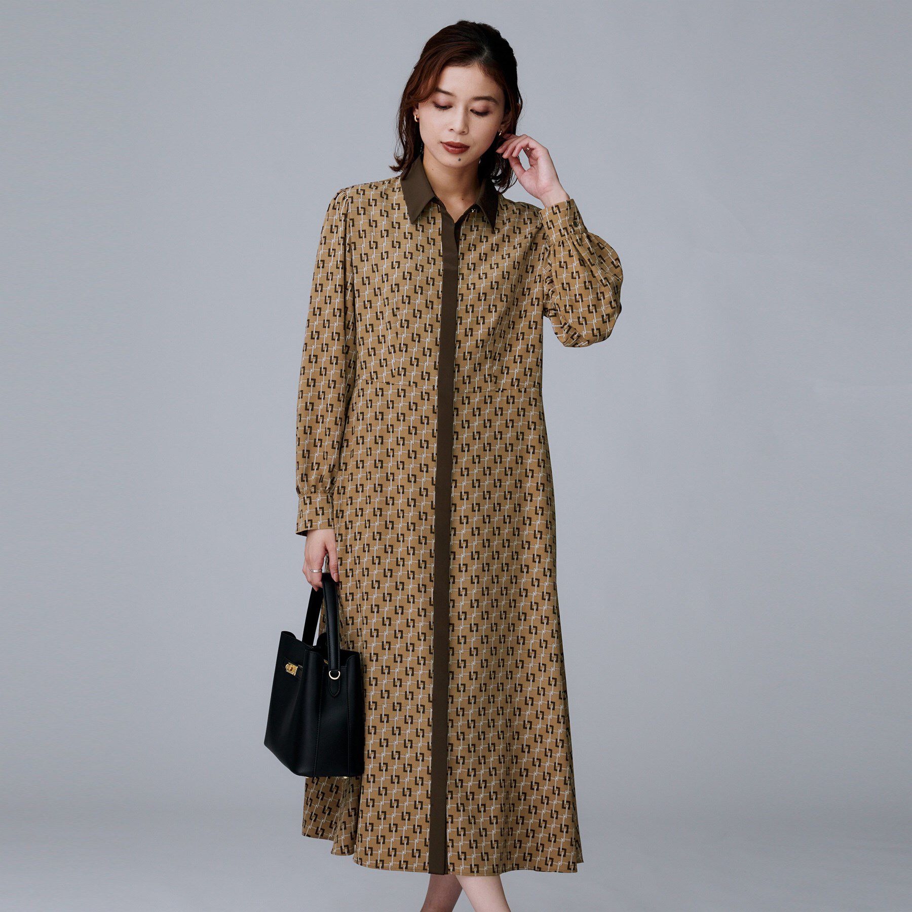 UNTITLED「【ウエストリボン/前開きボタン/レトロモダン】チェーン柄フレアワンピース」|ワンピース|