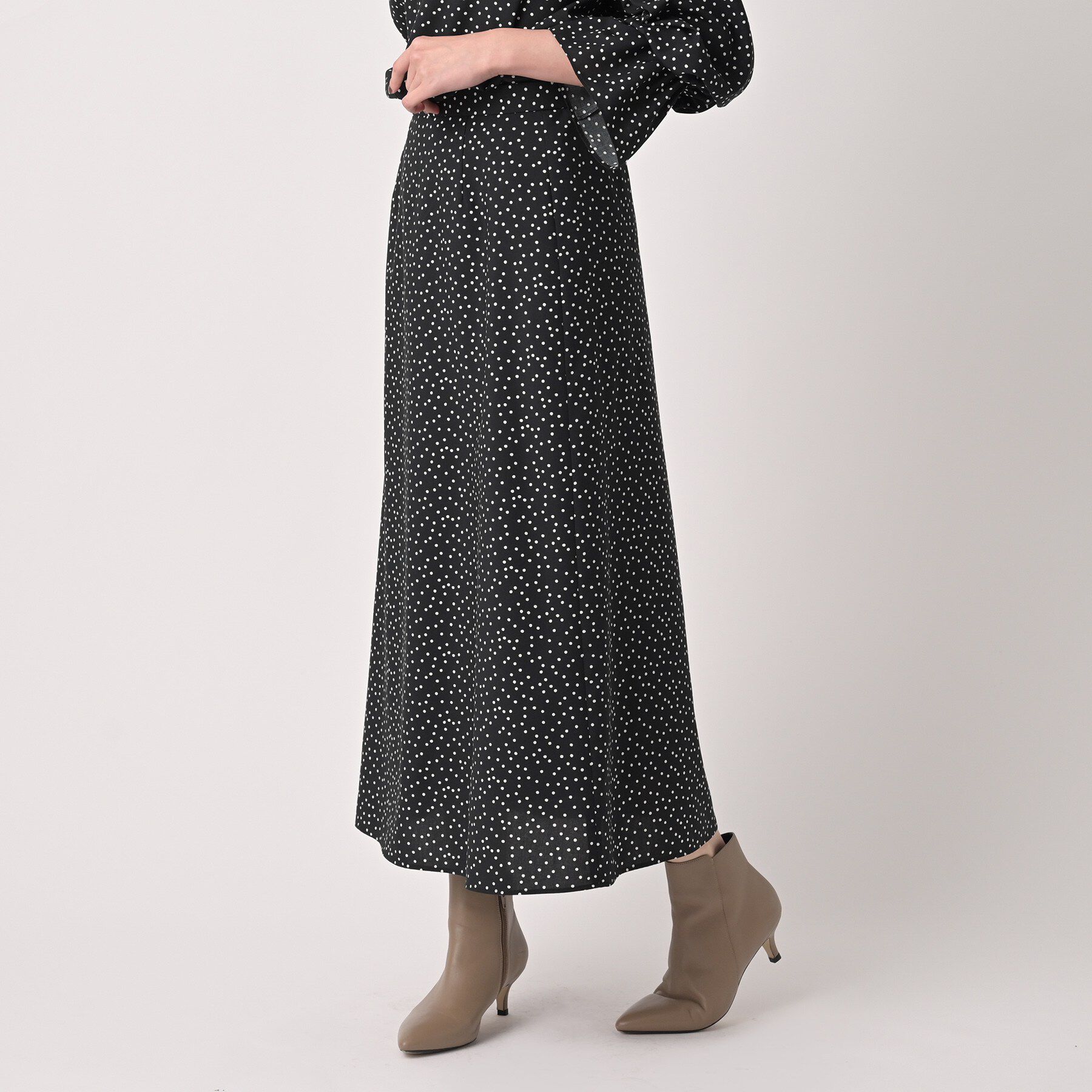 UNTITLED「【セットアップ可/後ろウエストゴム】ランダムドットスカート」|スカート|