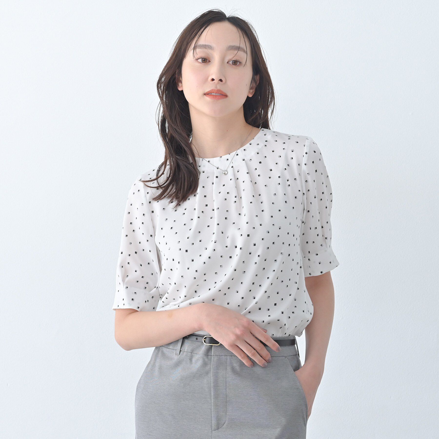 UNTITLED「タックディティールブラウス」|シャツ・ブラウス|オフホワイト(103