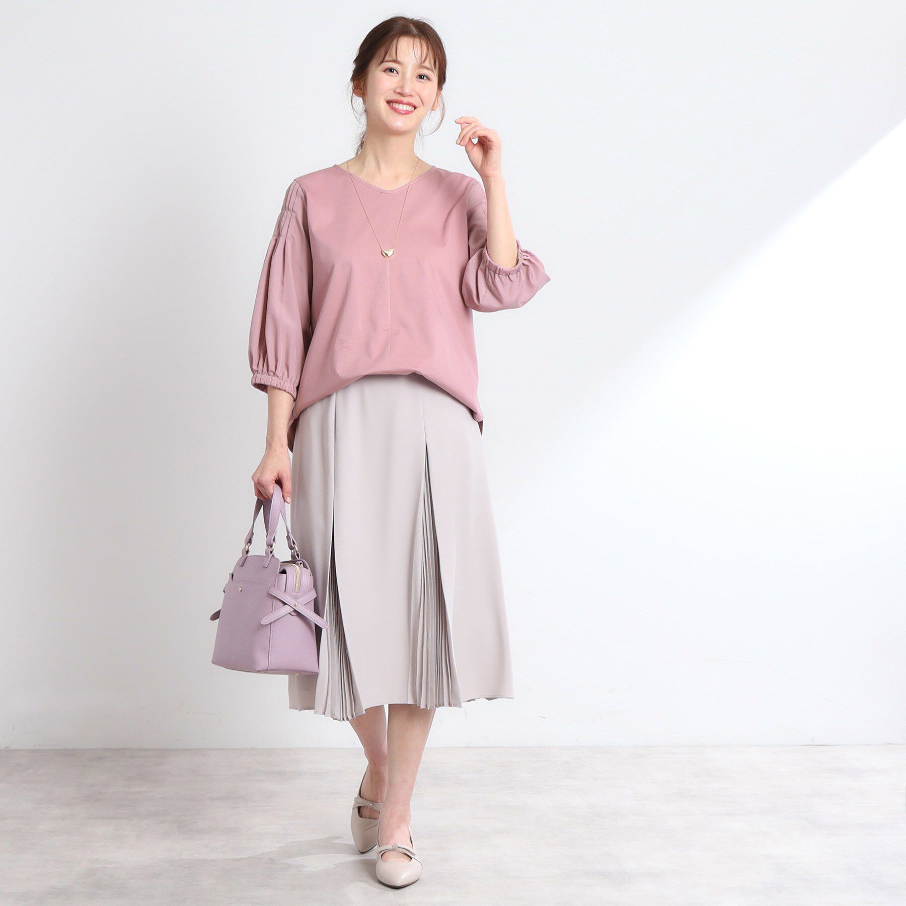 Reflect「【スカートにもパンツにも合わせやすい】キレイめTブラウス」|シャツ・ブラウス|