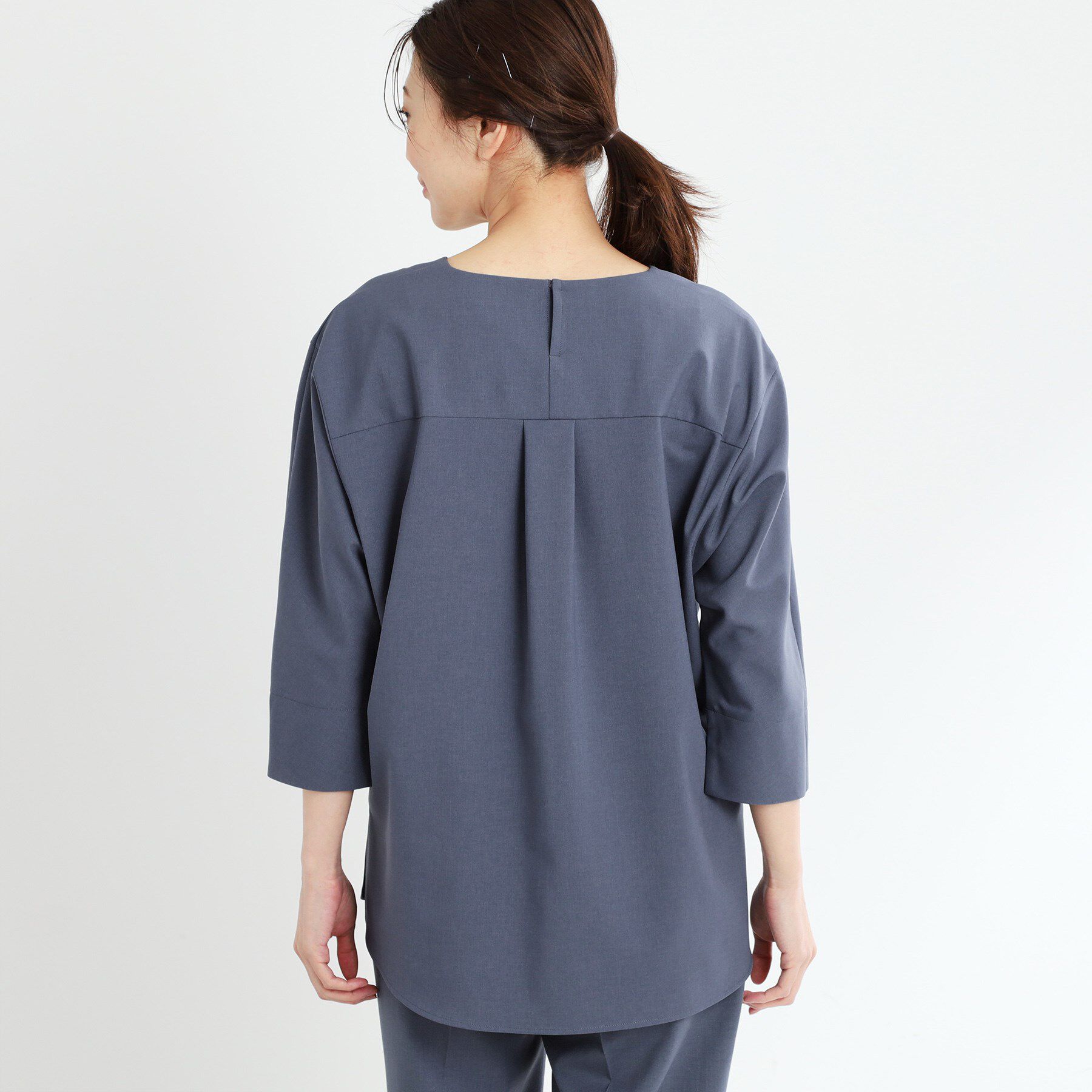 Reflect「【マシンウォッシュ可／セットアップ可能】ドルマンスリーブVネックブラウス」|シャツ・ブラウス|