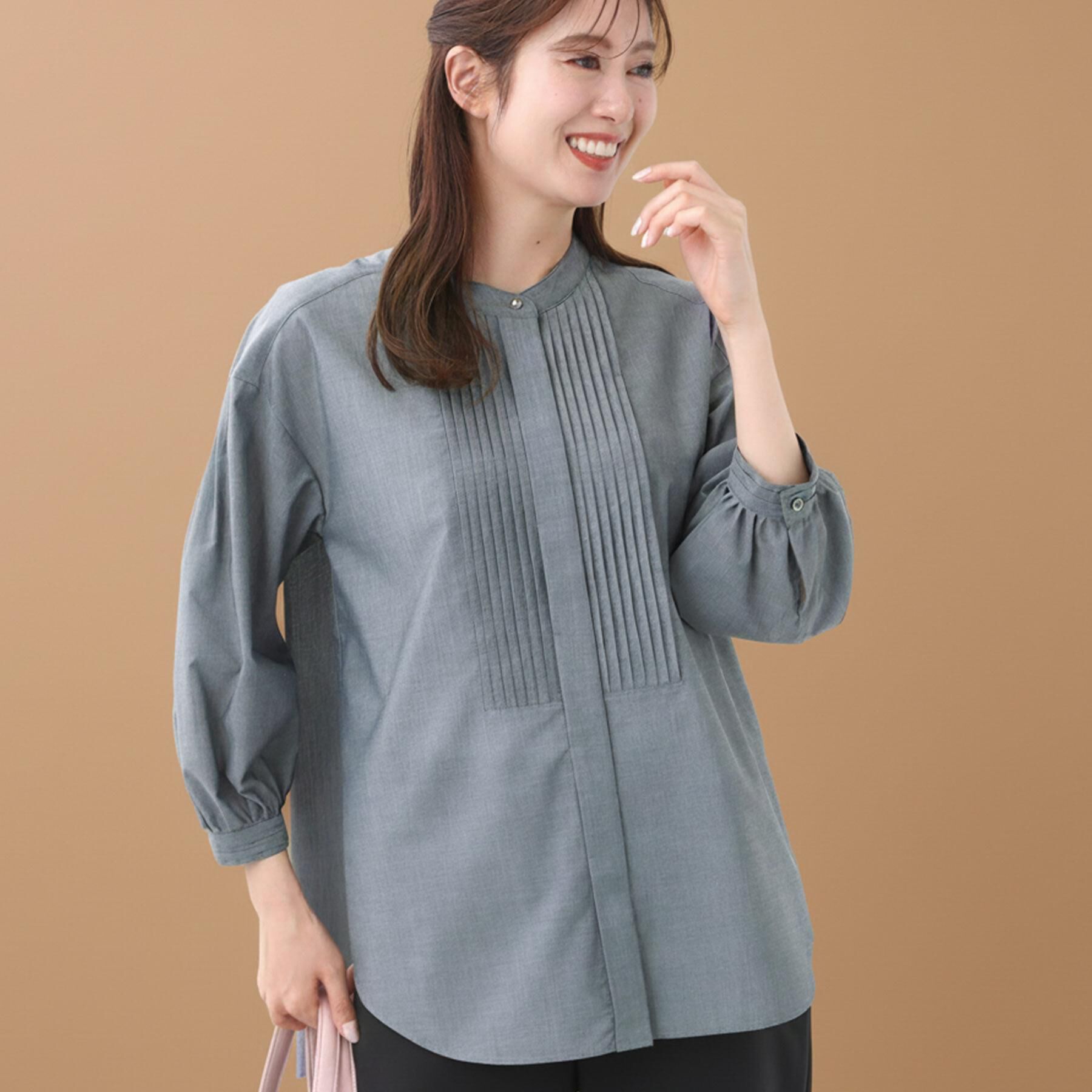 Reflect「【程よいゆとり感／体型カバー】ピンタックデザインシャンブレーブラウス」|シャツ・ブラウス|ネイビー(094)