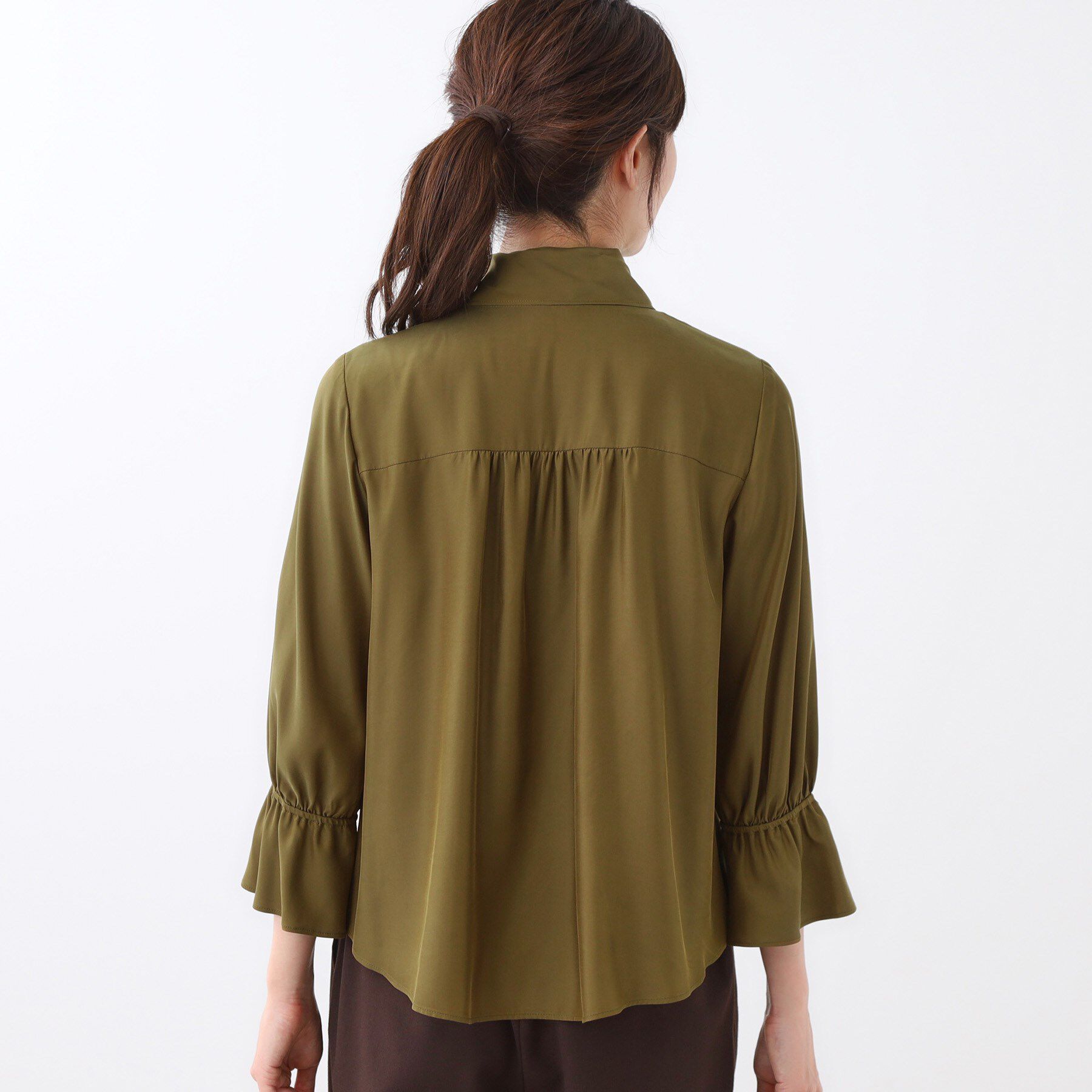 Reflect「【キレイめスタイル／通勤におすすめ◎】ボウタイシャンブレーカラーブラウス」|シャツ・ブラウス|