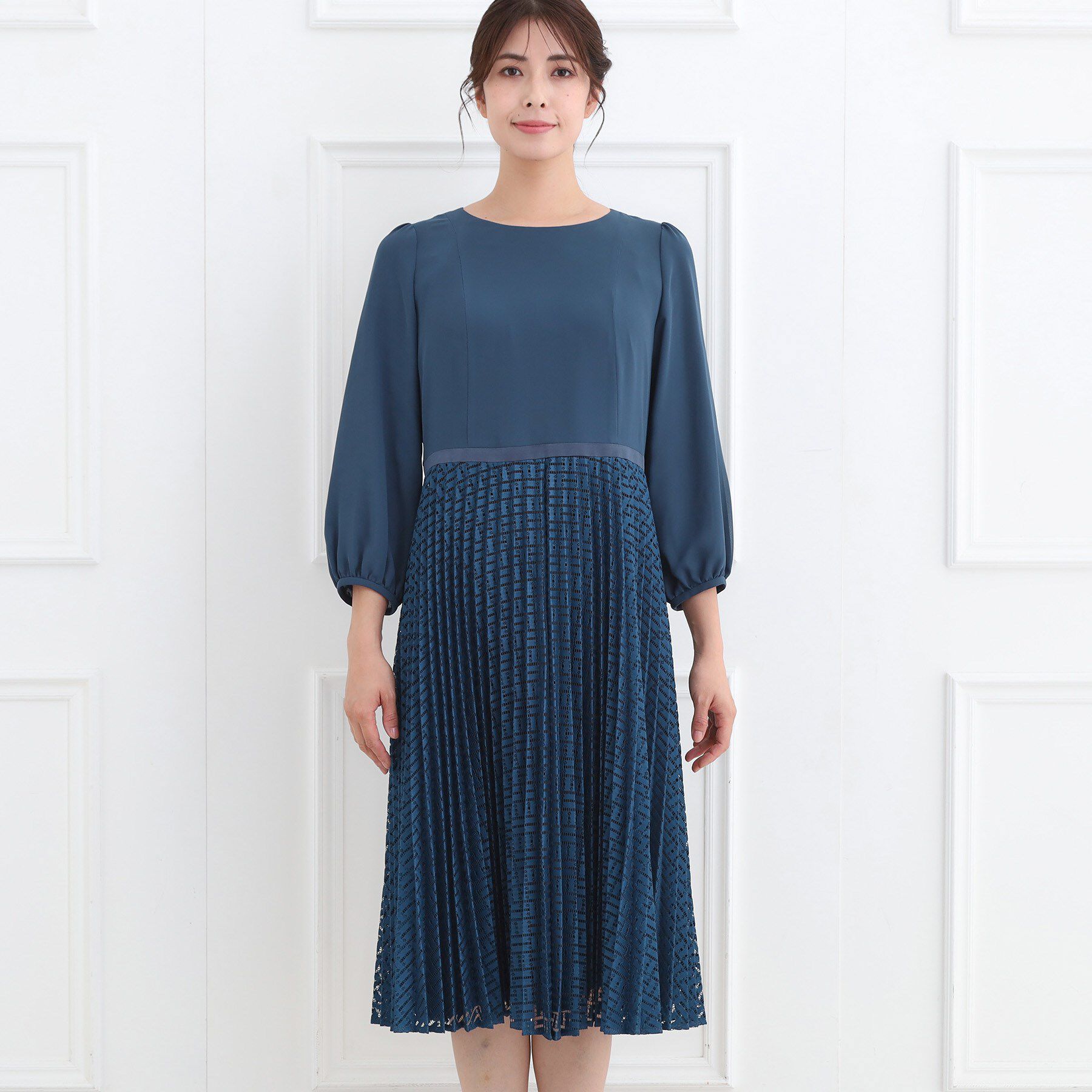 Reflect「【お仕事に◎】シフォン&times;幾何柄レースプリーツワンピース」|ワンピース|