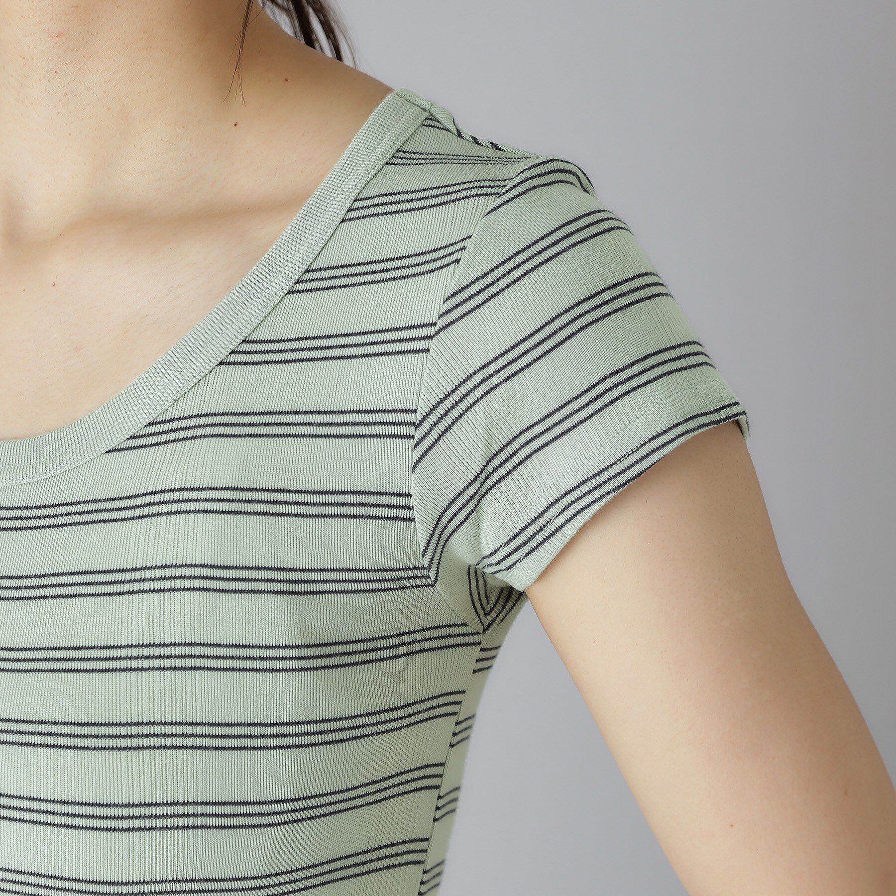 DRESSTERIOR「Robert．P．Miller（ロベルト・ピー・ミラー）パネルリブボーダーUネックTシャツ」|Tシャツ・カットソー|