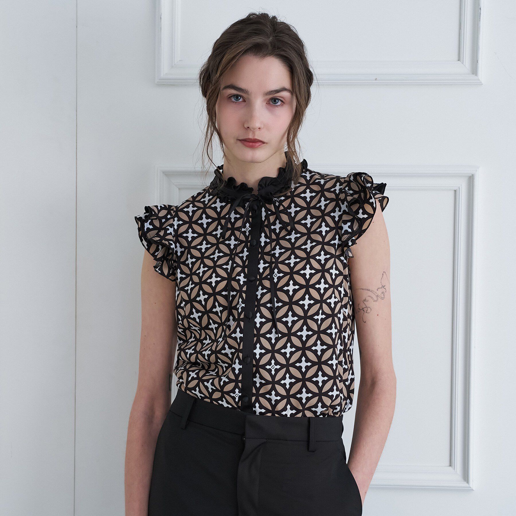 DRESSTERIOR「オーバーラップ ウィングスリーブ ブラウス」|シャツ・ブラウス|